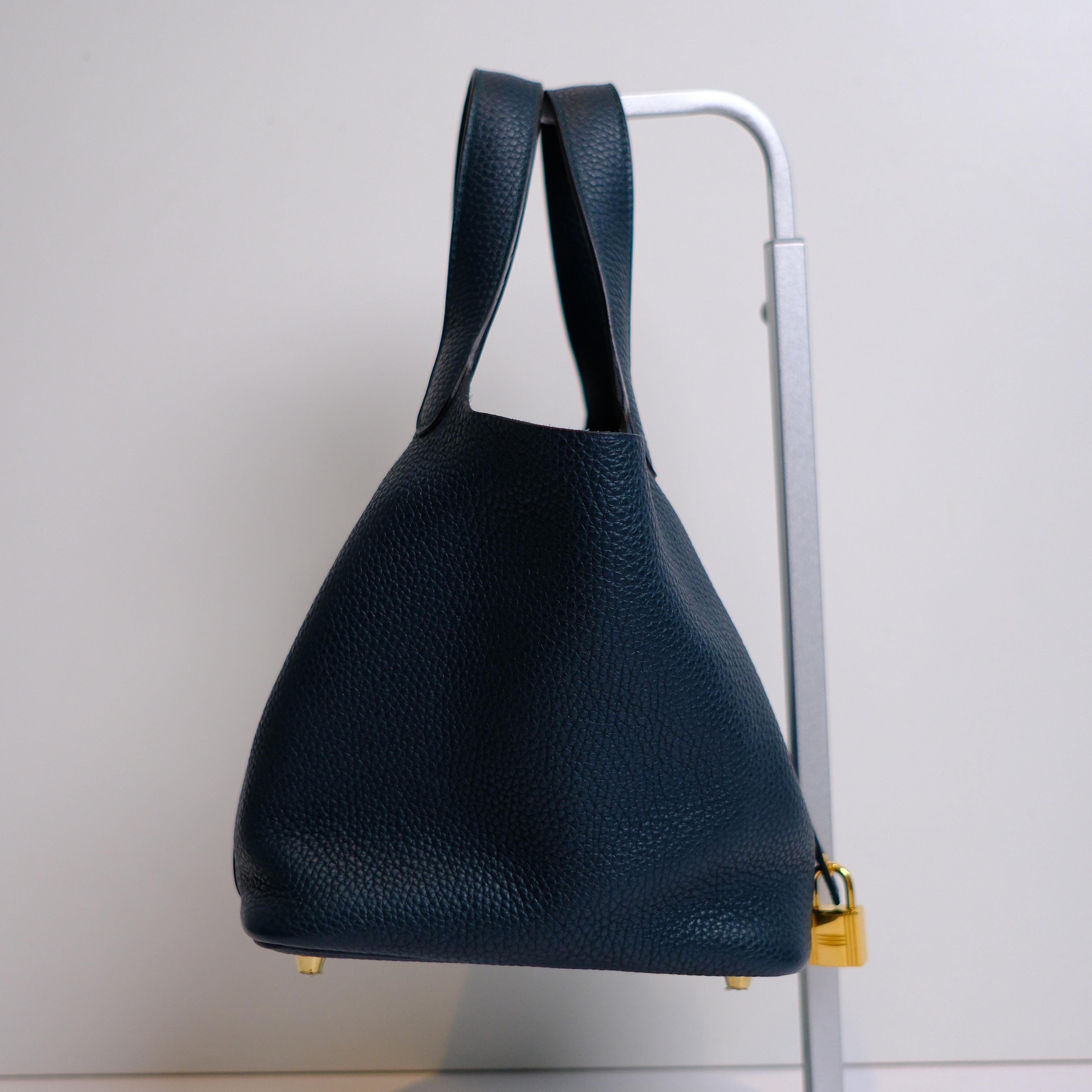Pre-owned HERMÈS calfskin Tote Bags Hermes Picotin Lock 18 Bag – Bleu Nuit Clemence with Gold Hardware H1Fei