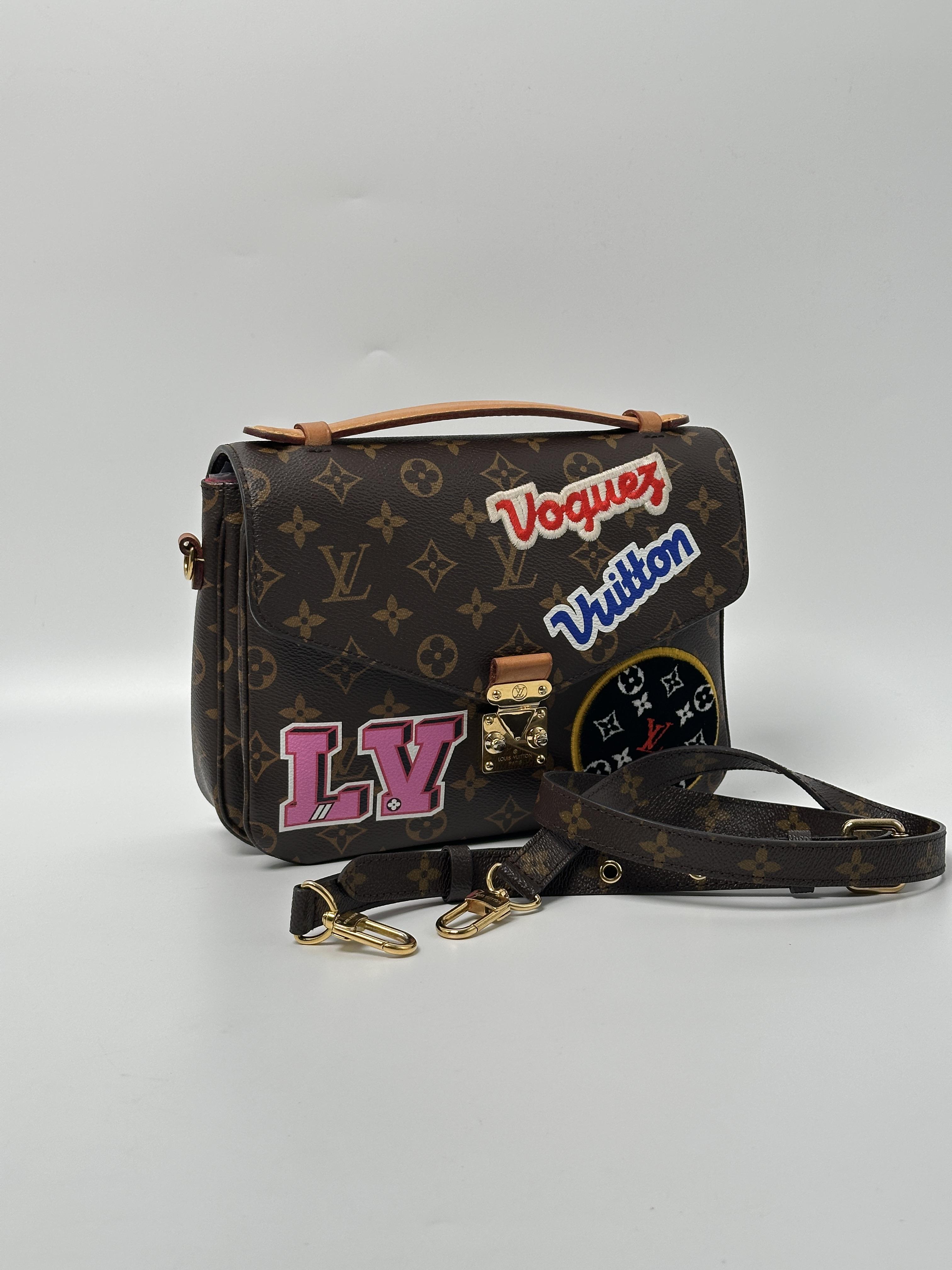 Pre-owned Louis Vuitton CANVAS Shoulder Bags Monogram World Tour Pochette Métis Shoulder Bag XU020LV