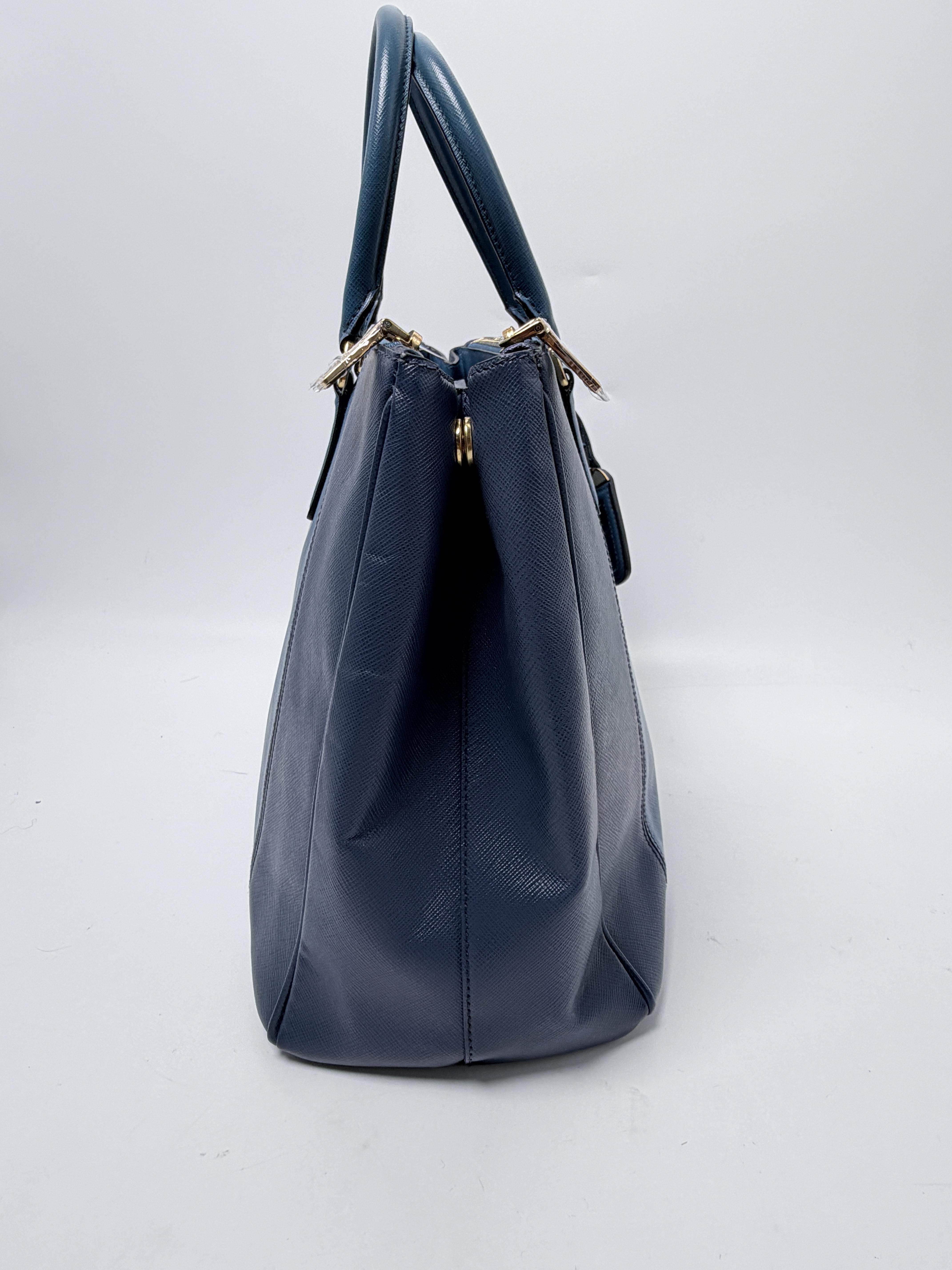 Galleria Medium Bicolor Saffiano Tote Bag Handle Handbag Navy Blue ZS067PR