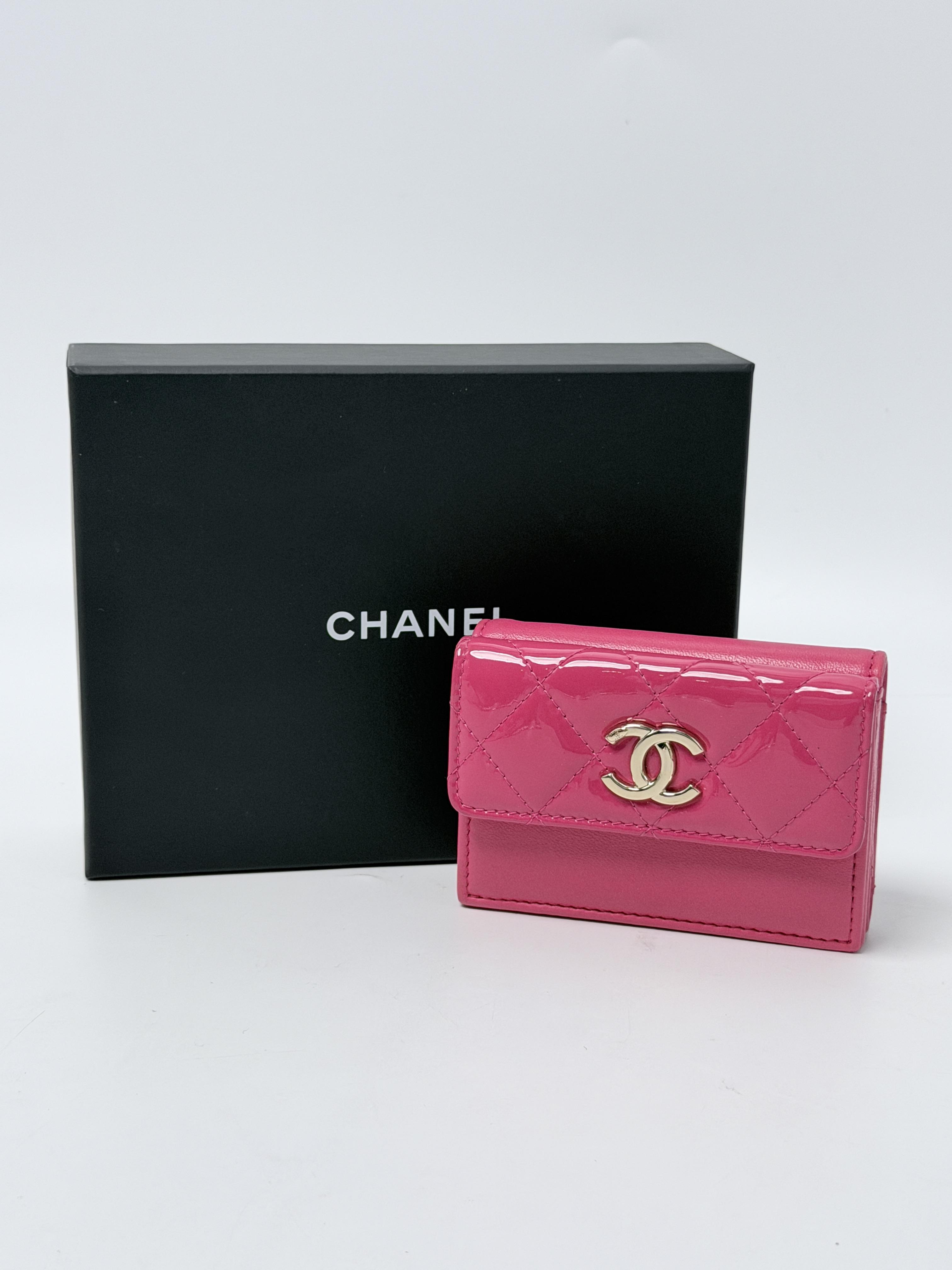Classic Small Flap Quilted Caviar Fuchsia Pink Gold Hardware JP009CC