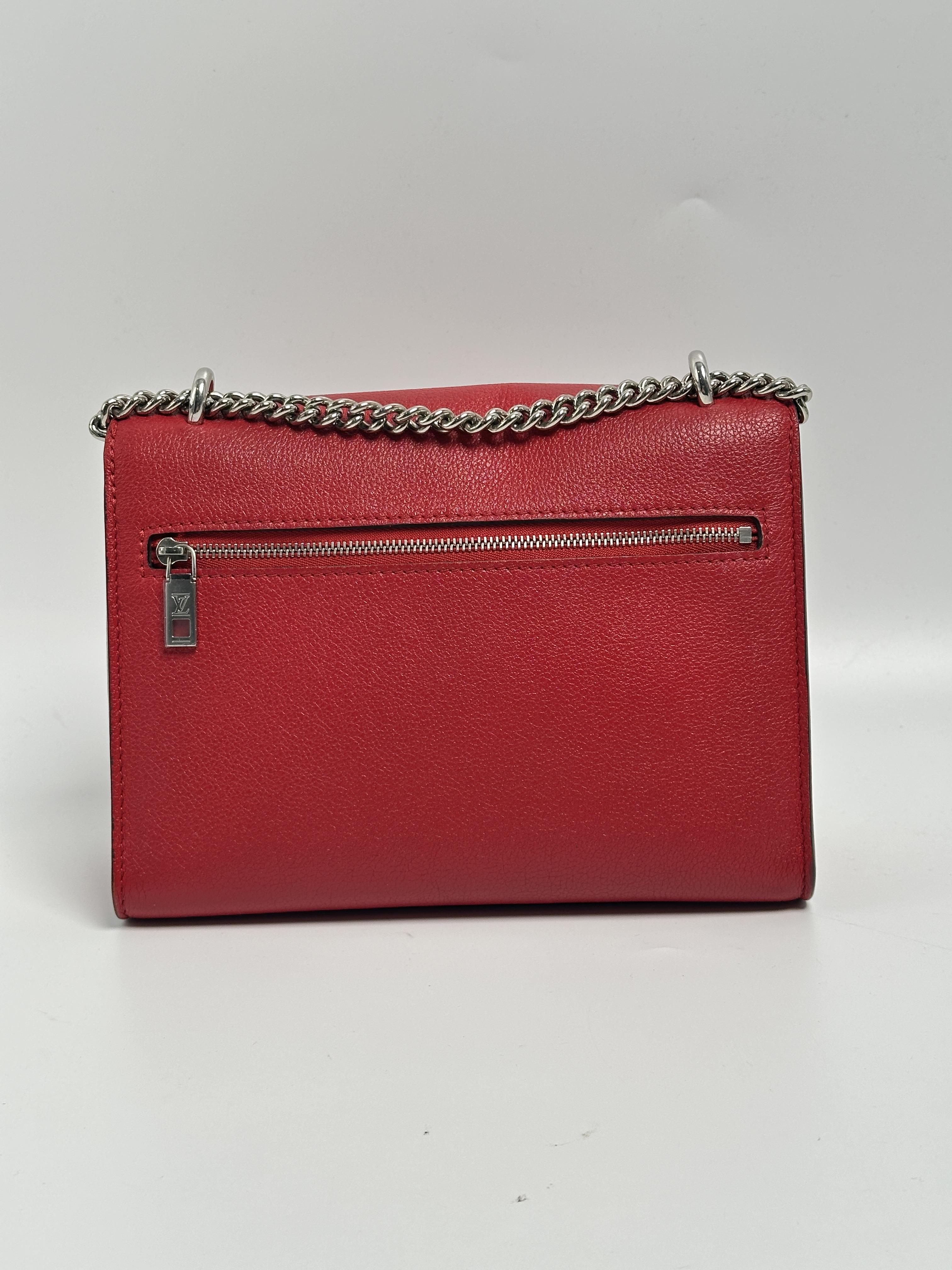 Pre-owned Louis Vuitton leather Crossbody Bags Lockme II Chain Wallet Crossbody Bag Red ZS031LV