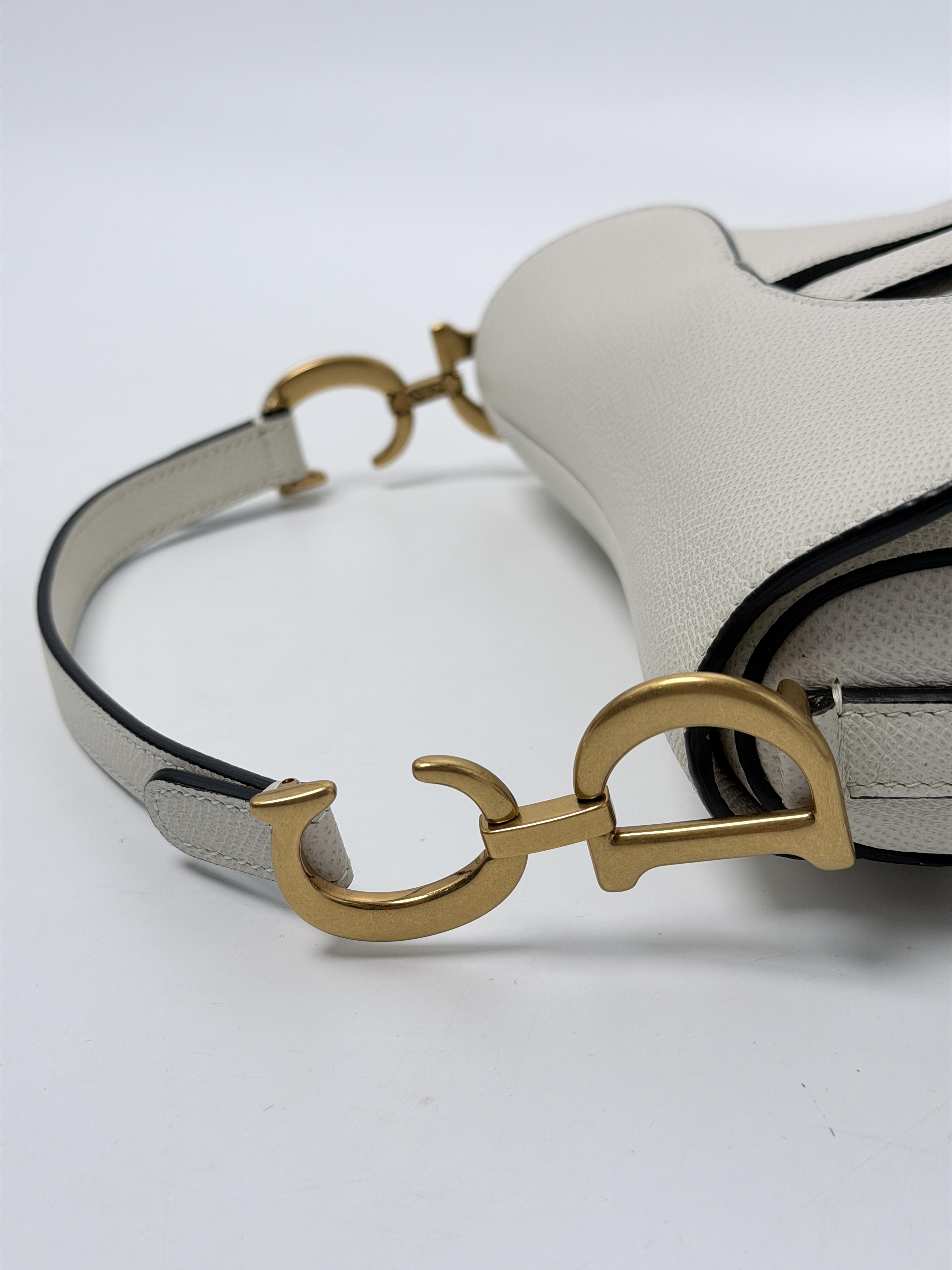 Christian Off White Grained Medium Saddle Shoulder Bag Hobo Handbag P035CD