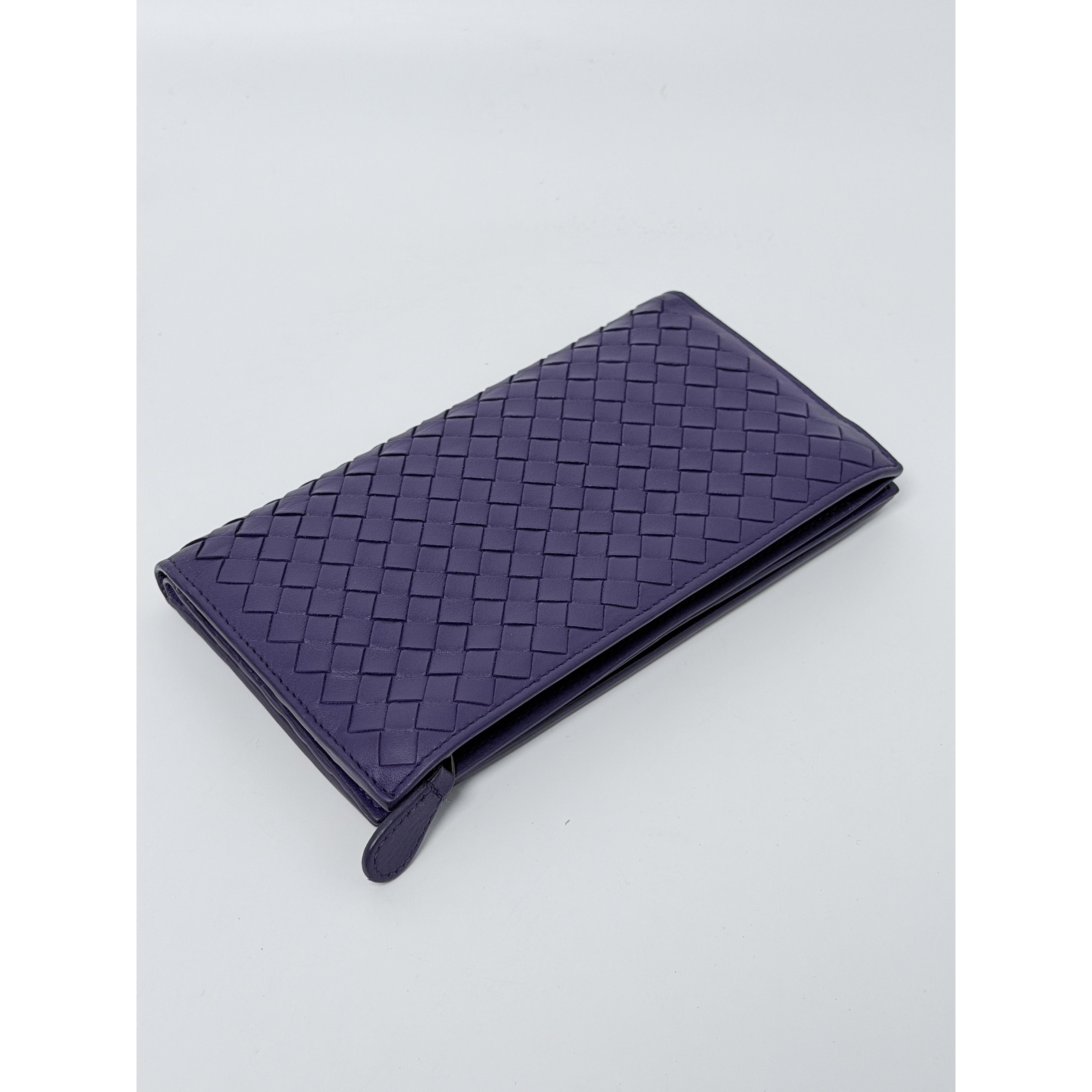 Pre-owned BOTTEGA VENETA leather Clutches and wristlets Clutches & Wristlets Intrecciato Flap Long Trifold Wallet Purple JD069BV
