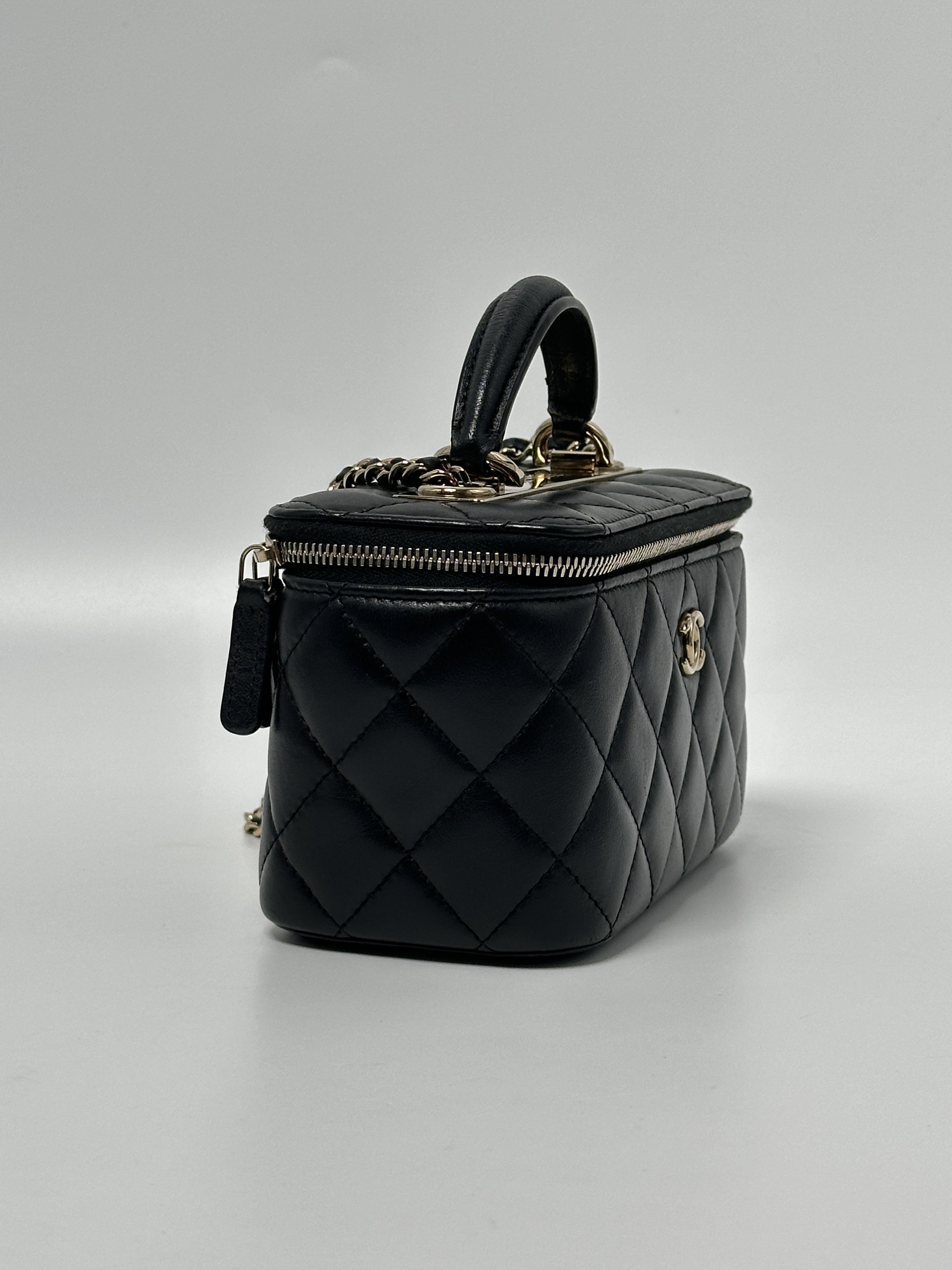 Pre-owned CHANEL LEATHER Shoulder Bags Black Quilted Top Handle Vanity Case Chain Shoulder Bag FJ014CC