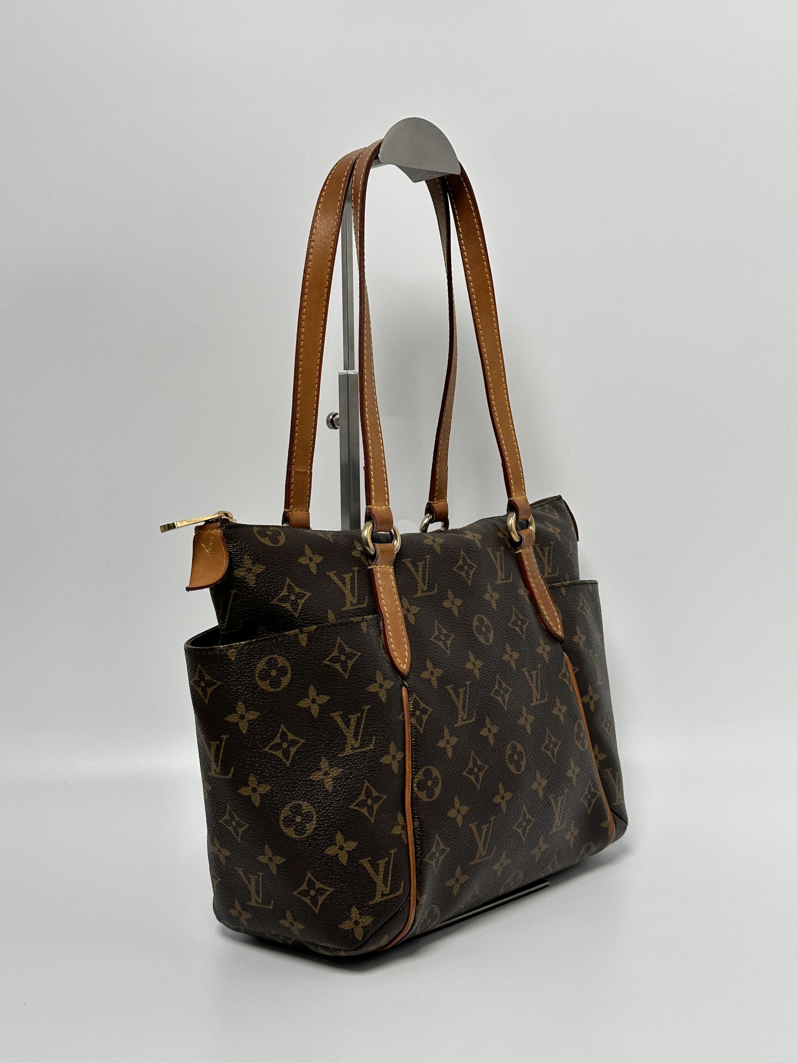 Pre-owned Louis Vuitton Monogram Coated Canvas Shoulder Bags Monogram Totally PM JA826LV