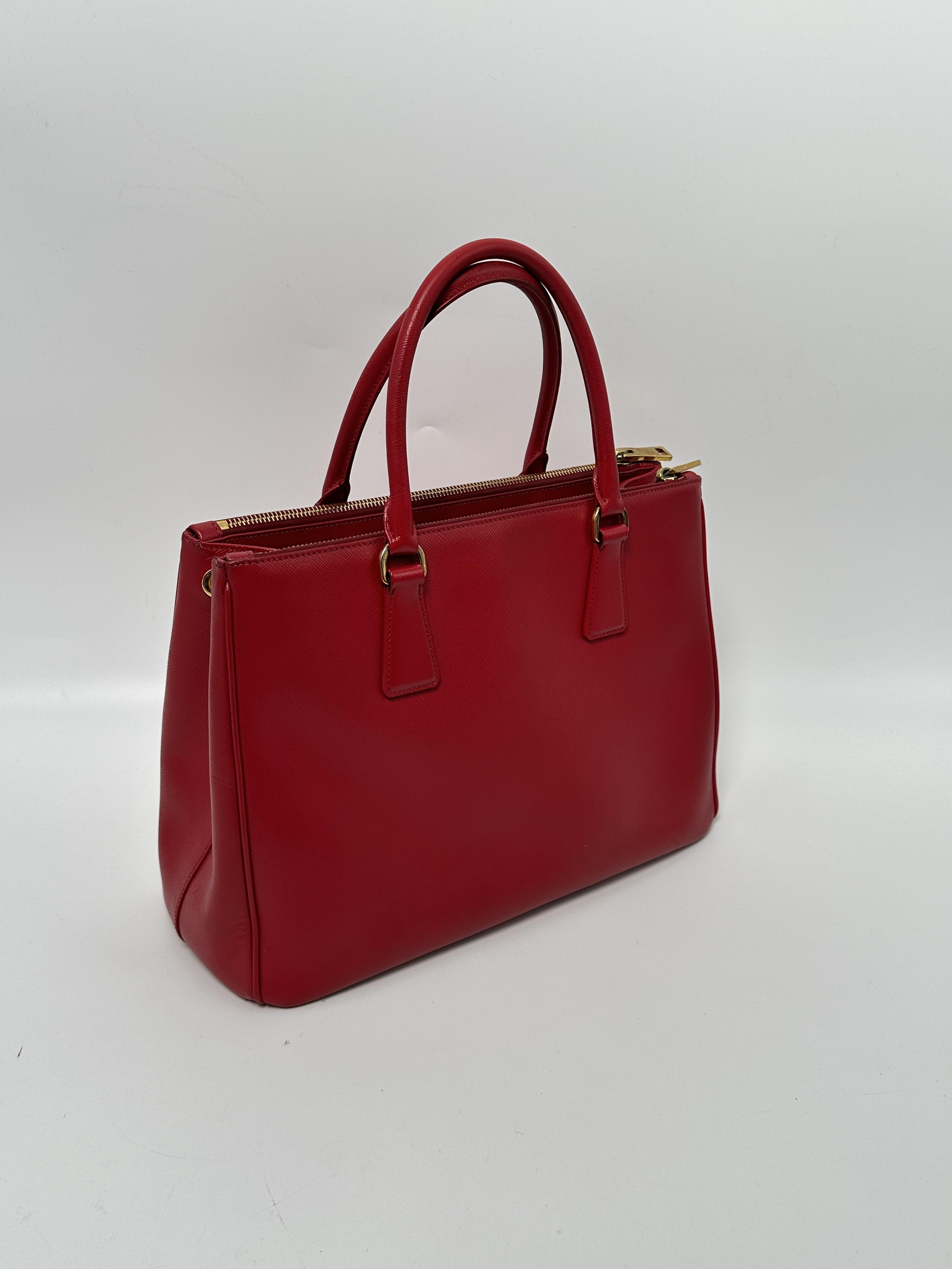 Pre-owned PRADA leather Shoulder Bags Galleria Double Zip Tote Shoulder Bag Red JA782PR