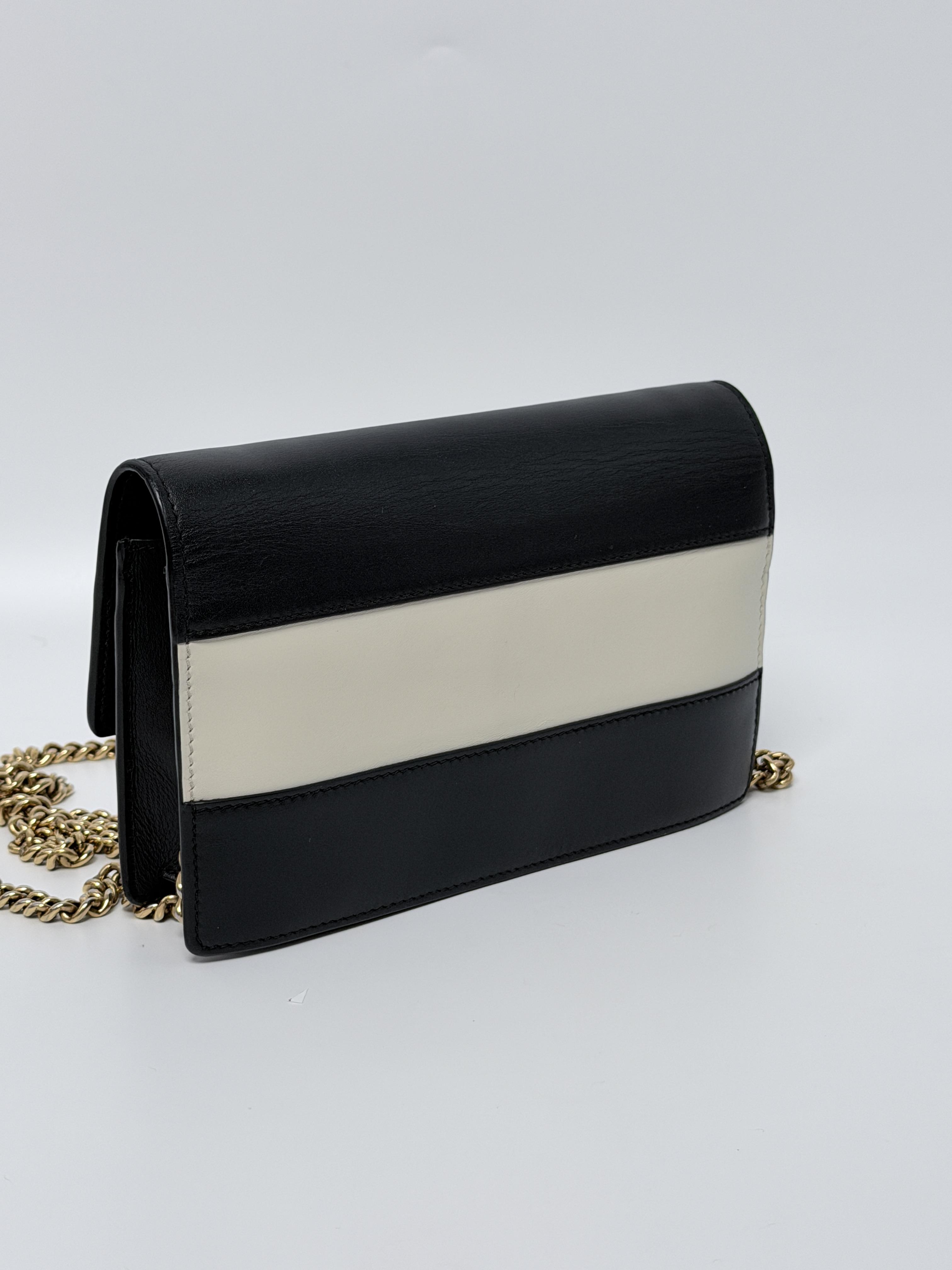 Pre-owned GUCCI leather Crossbody Bags Black and Ivory Bee Chain Wallet JD844GG