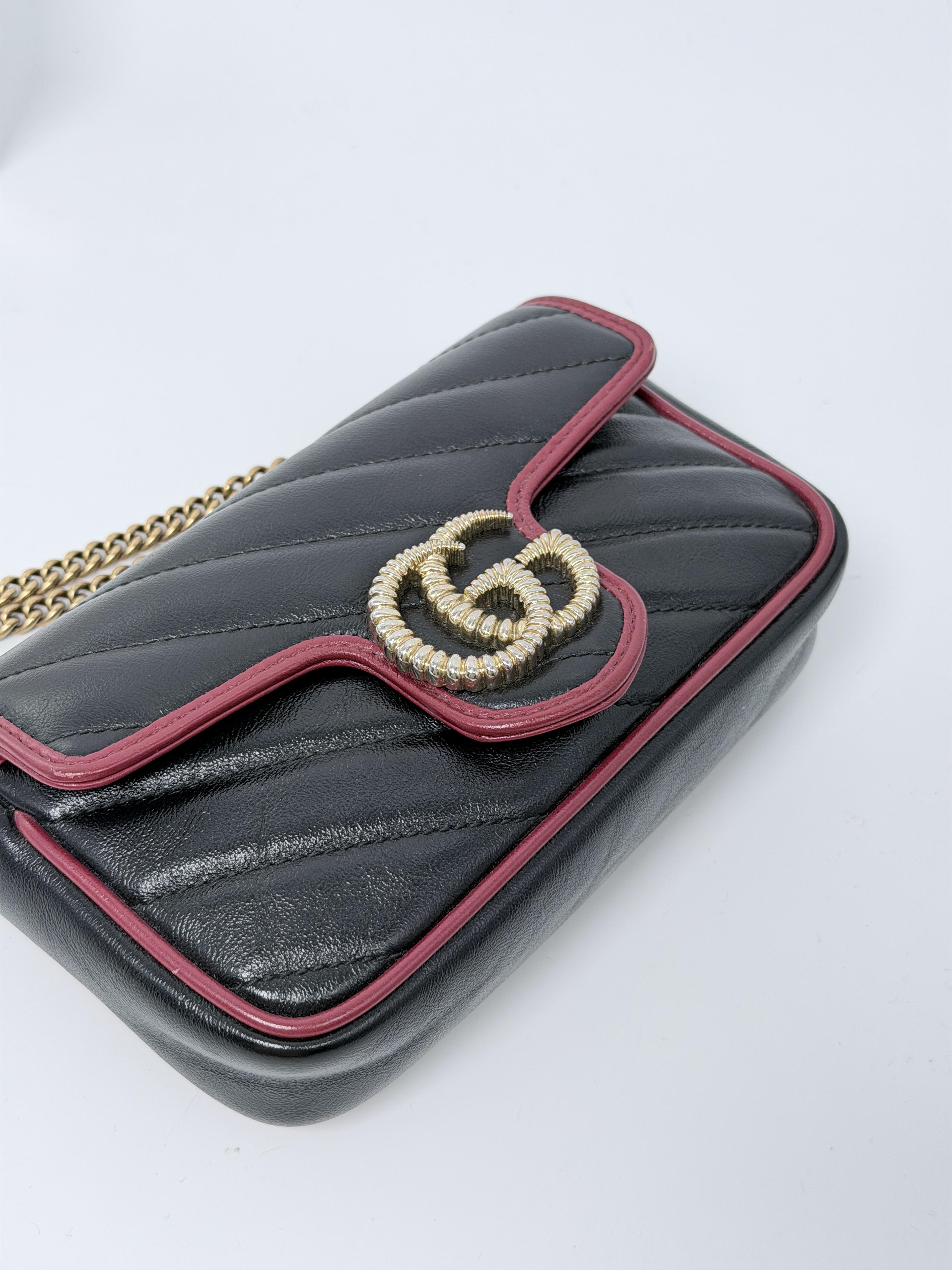 Pre-owned GUCCI GG Leather Crossbody Bags Gucci Black Matelassé Chevron GG Marmont Super Mini Crossbody Bag Red Trim JD241GG