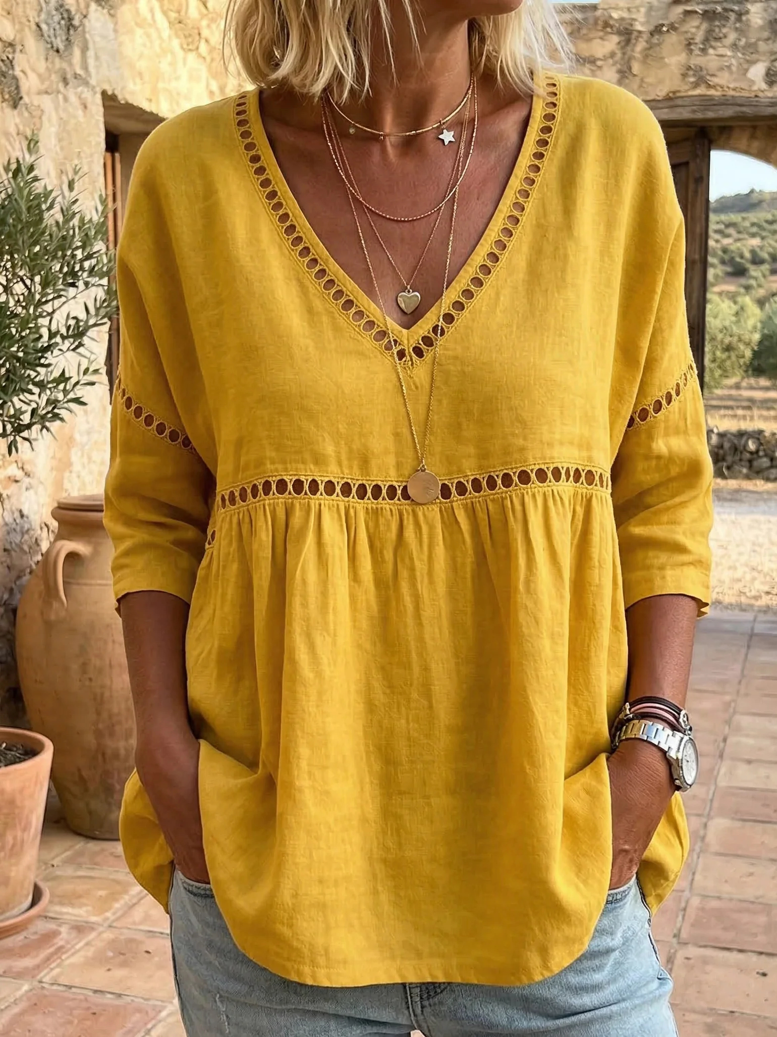 Chemisier femme lin-coton – Col V, patchwork ajouré, coupe confortable
