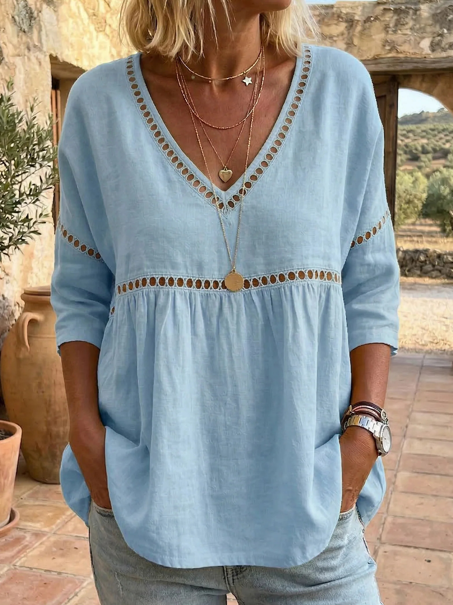 Chemisier femme lin-coton – Col V, patchwork ajouré, coupe confortable
