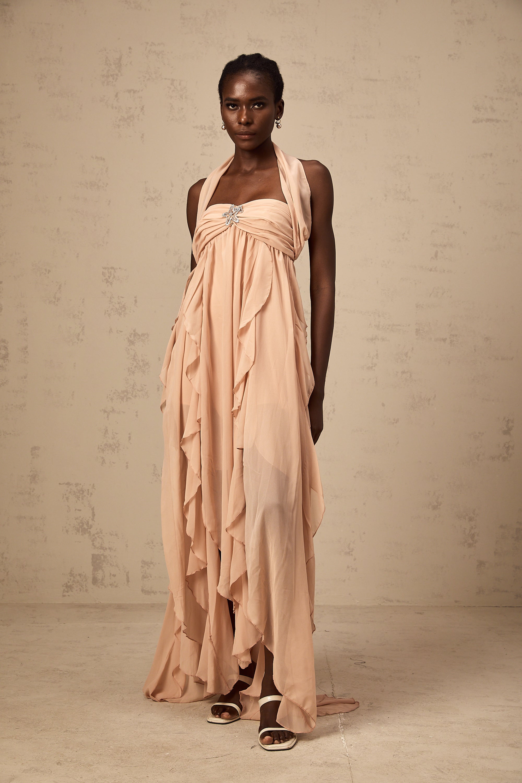 Rosé Muse chiffon pleated dress Mariah Pink Chiffon Ruffle Halterneck Maxi Dress – Miss Rosier
