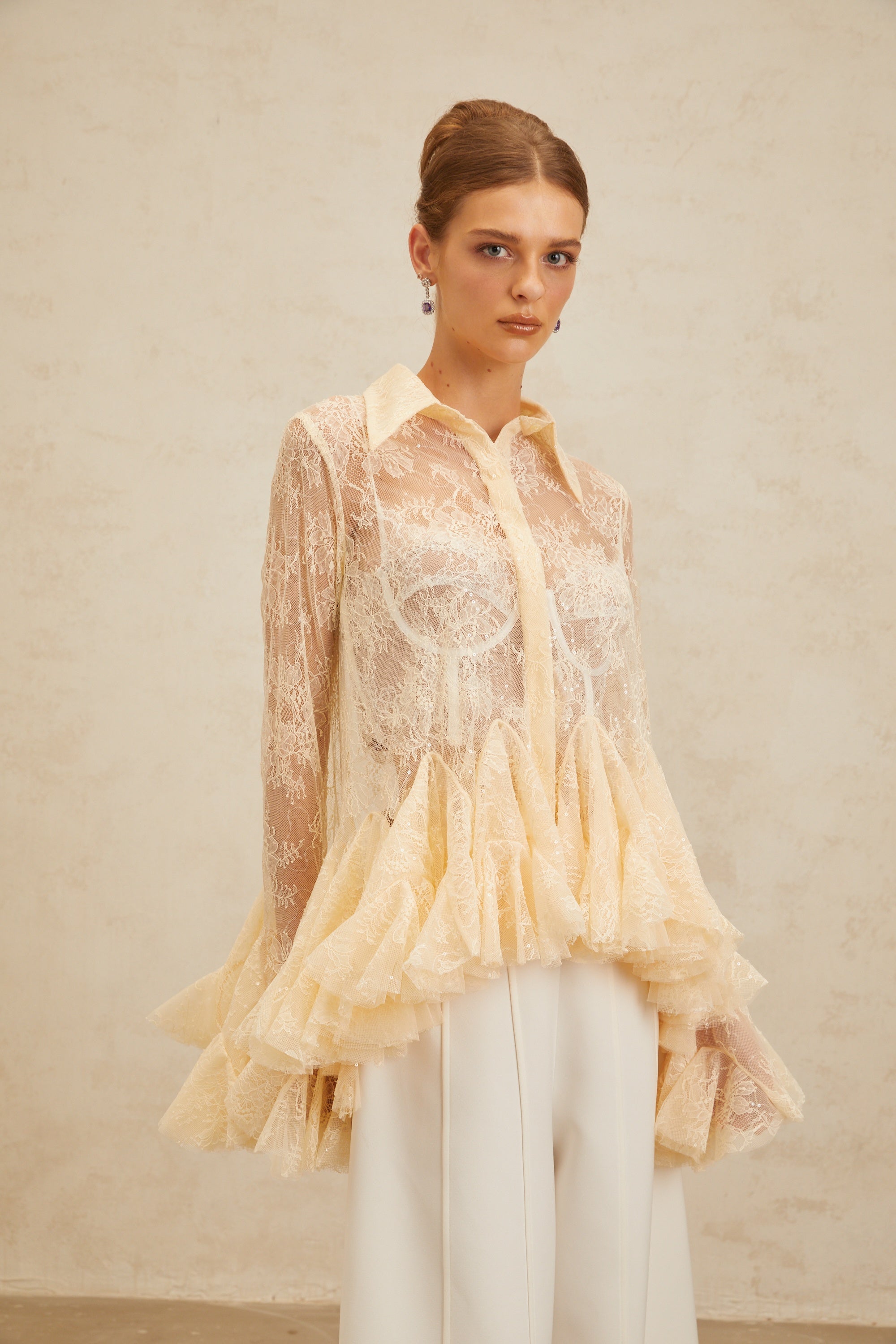 レオさん専用　ROSY LUCE DOT PEPLUM TOPS【IVORY】 Ingrid Neutral Peplum Floral Lace Blouse – Miss Rosier - Women's