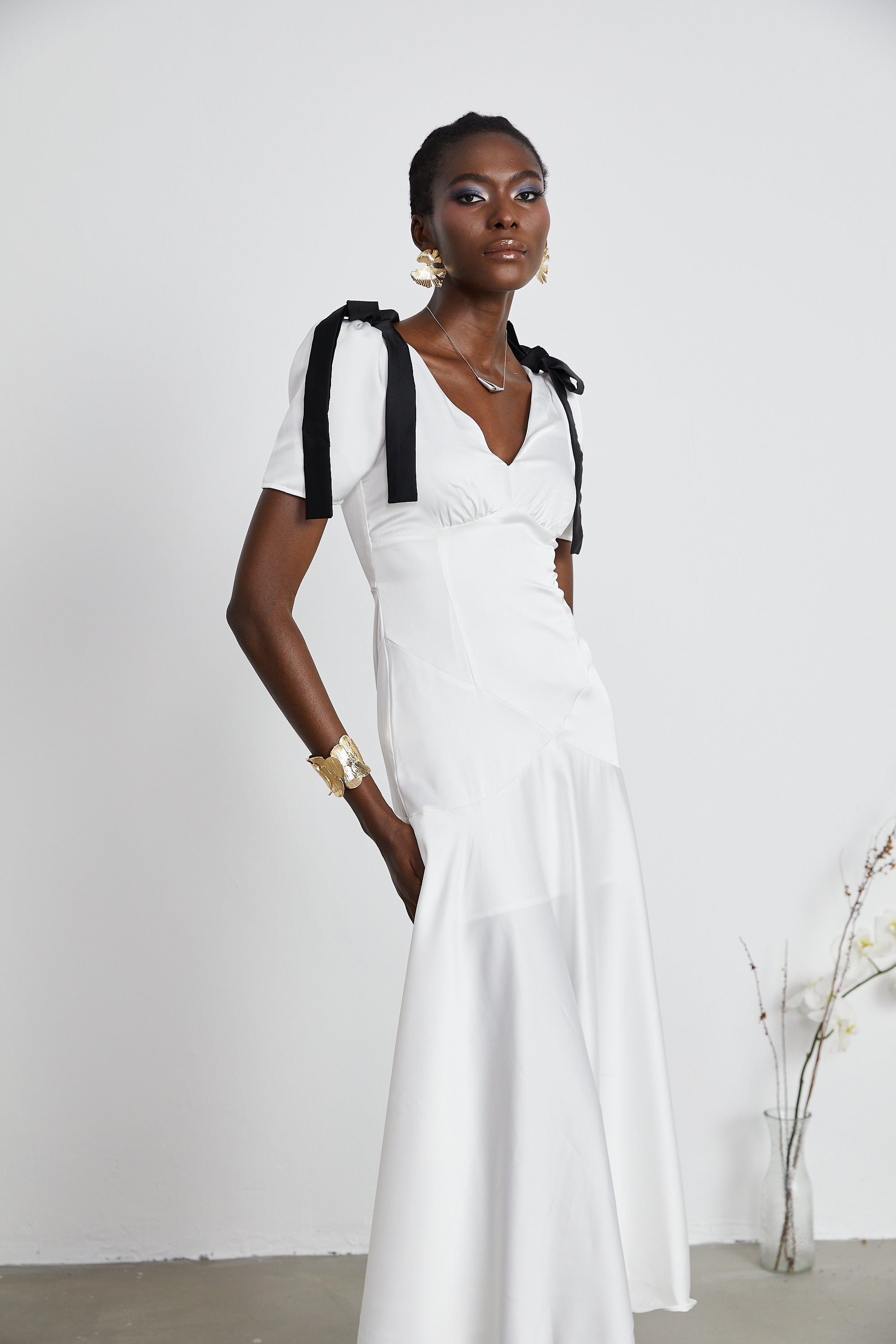 ワンピース andwang Elegance ribbon dress Cyrielle ribbon-detail puff-sleeve maxi dress – Miss Rosier