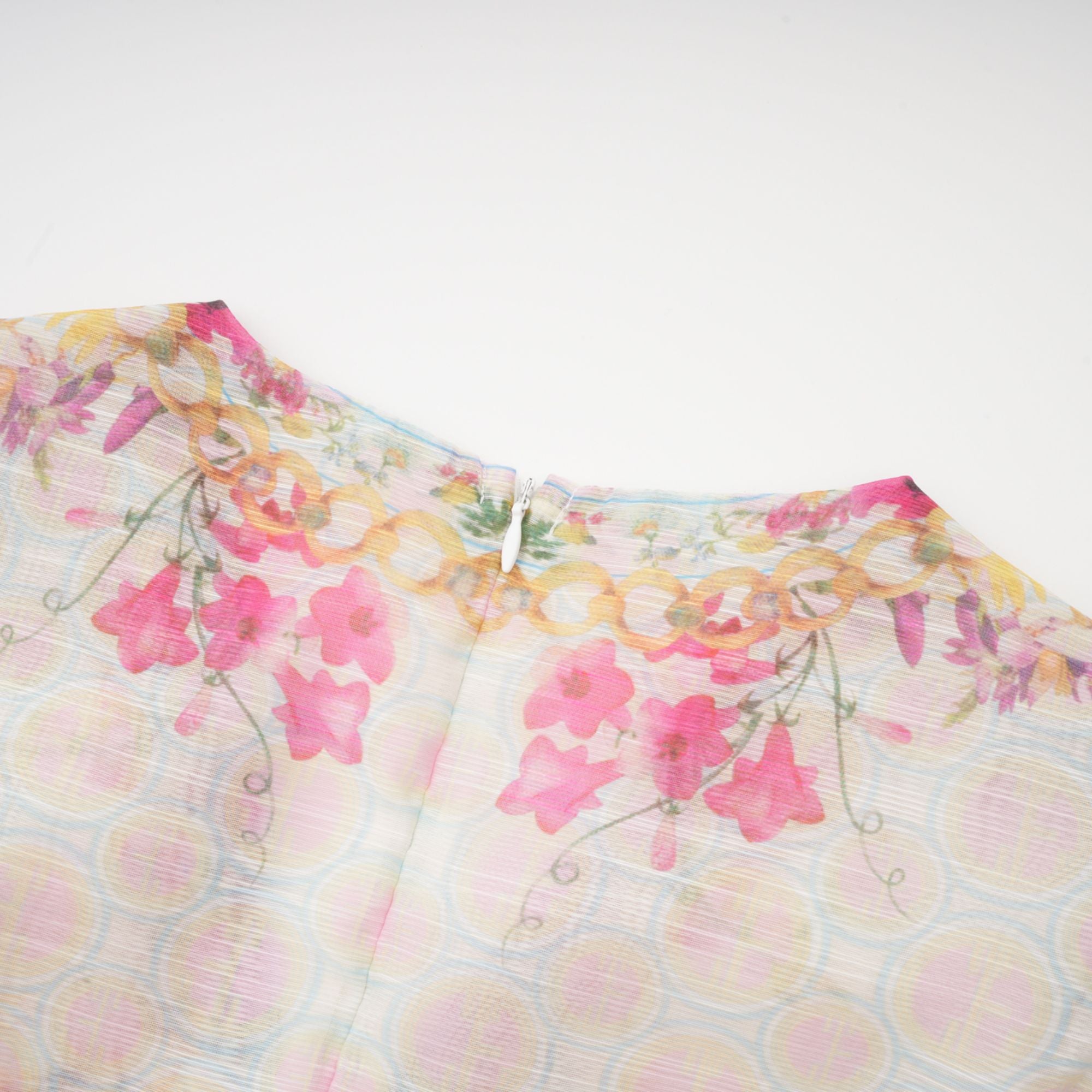 Floral V-neck mini dress with voluminous long sleeves