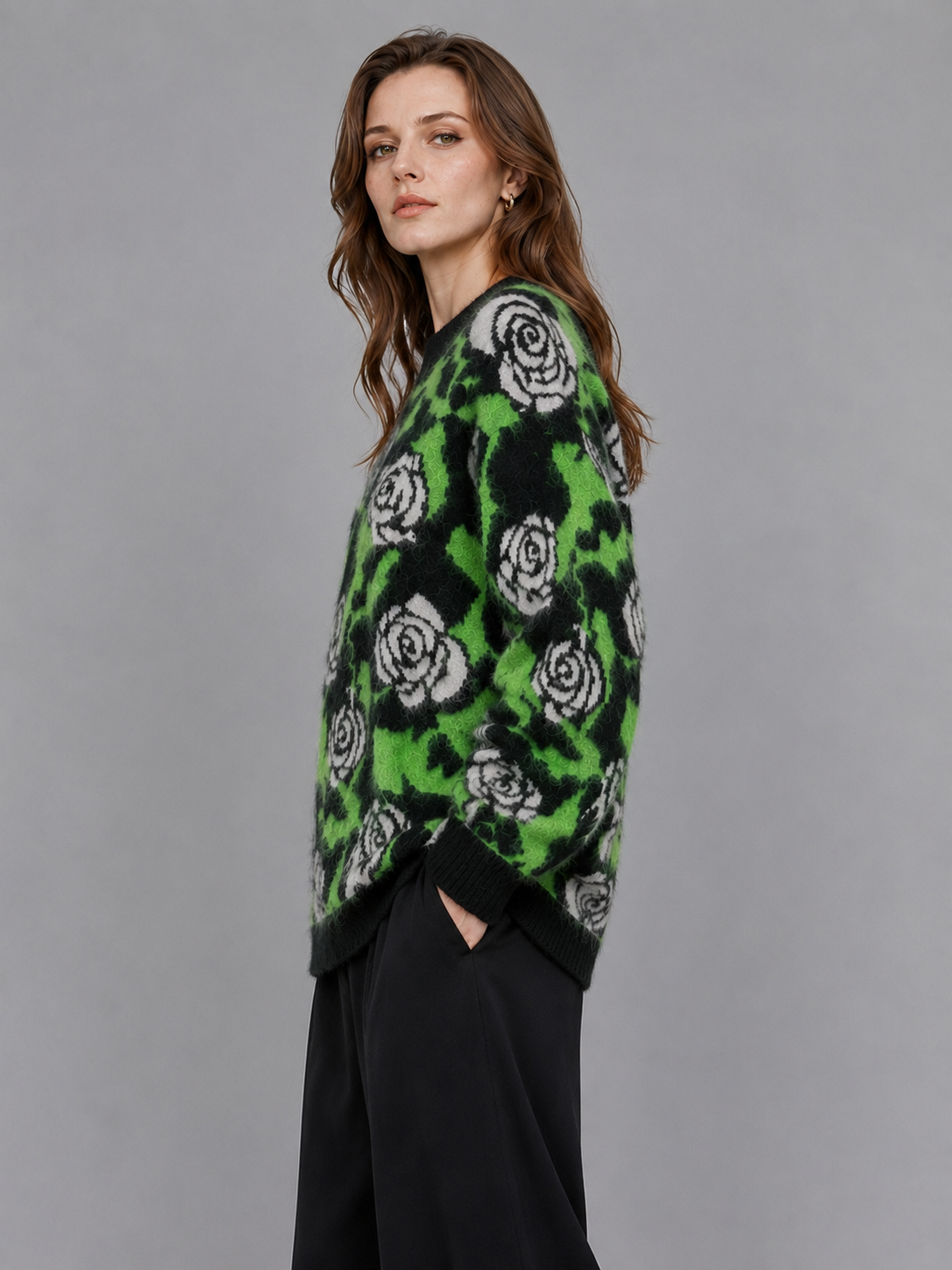 Wholesale custom-made wool and cashmere blended women's knitted pullover.High-quality new style long-sleeved round-neck loose-fitting