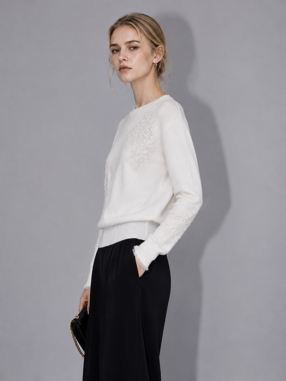 Custom OEM ODM Crewneck Cashmere Sweater Women Floral Embroidery Neckline Soft Premium Cashmere Knit Jumper