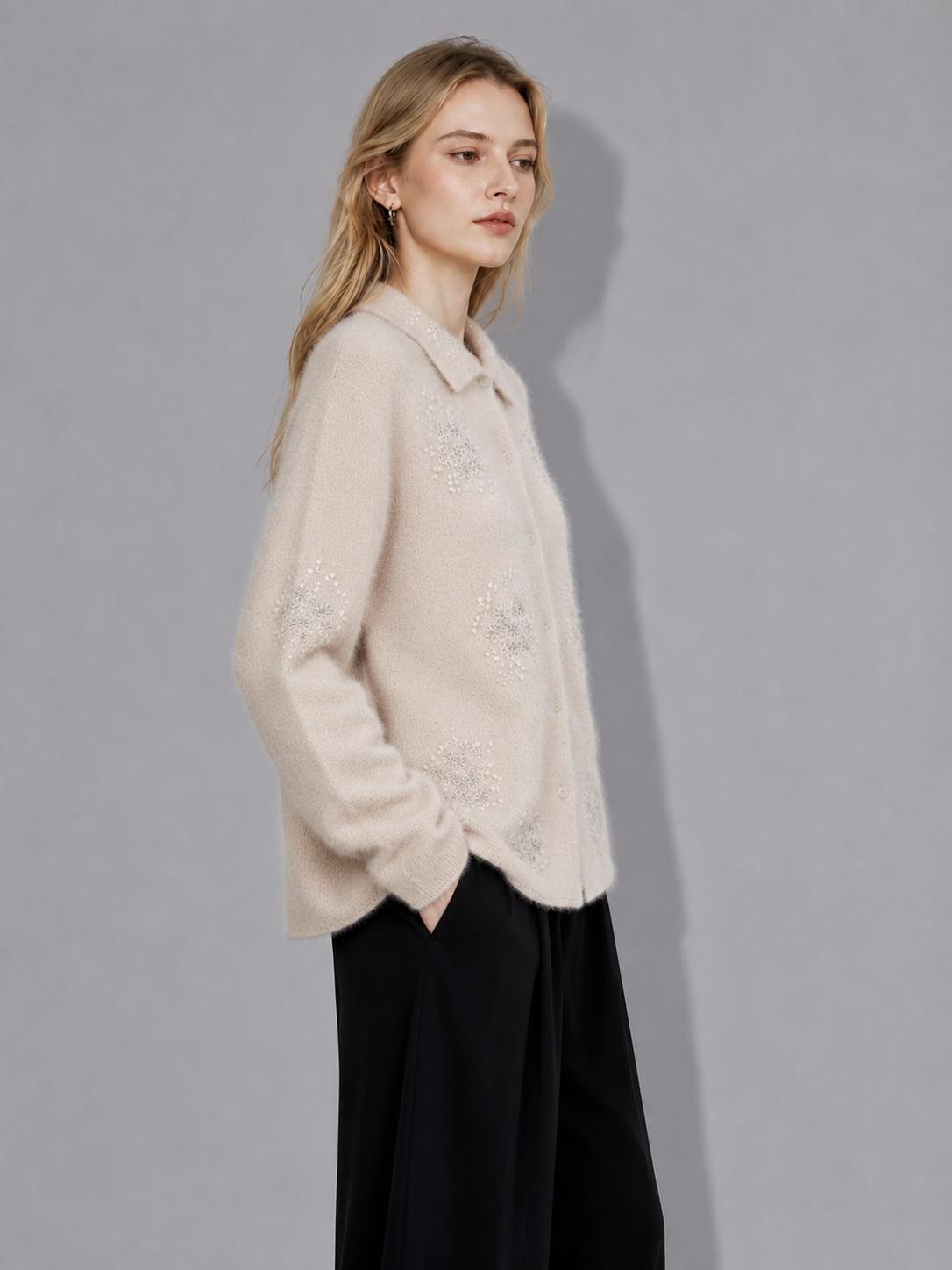Wholesale new high-end cardigan made of 100% cashmere, long-sleeved sweater with embroidery, coat-like outerwear