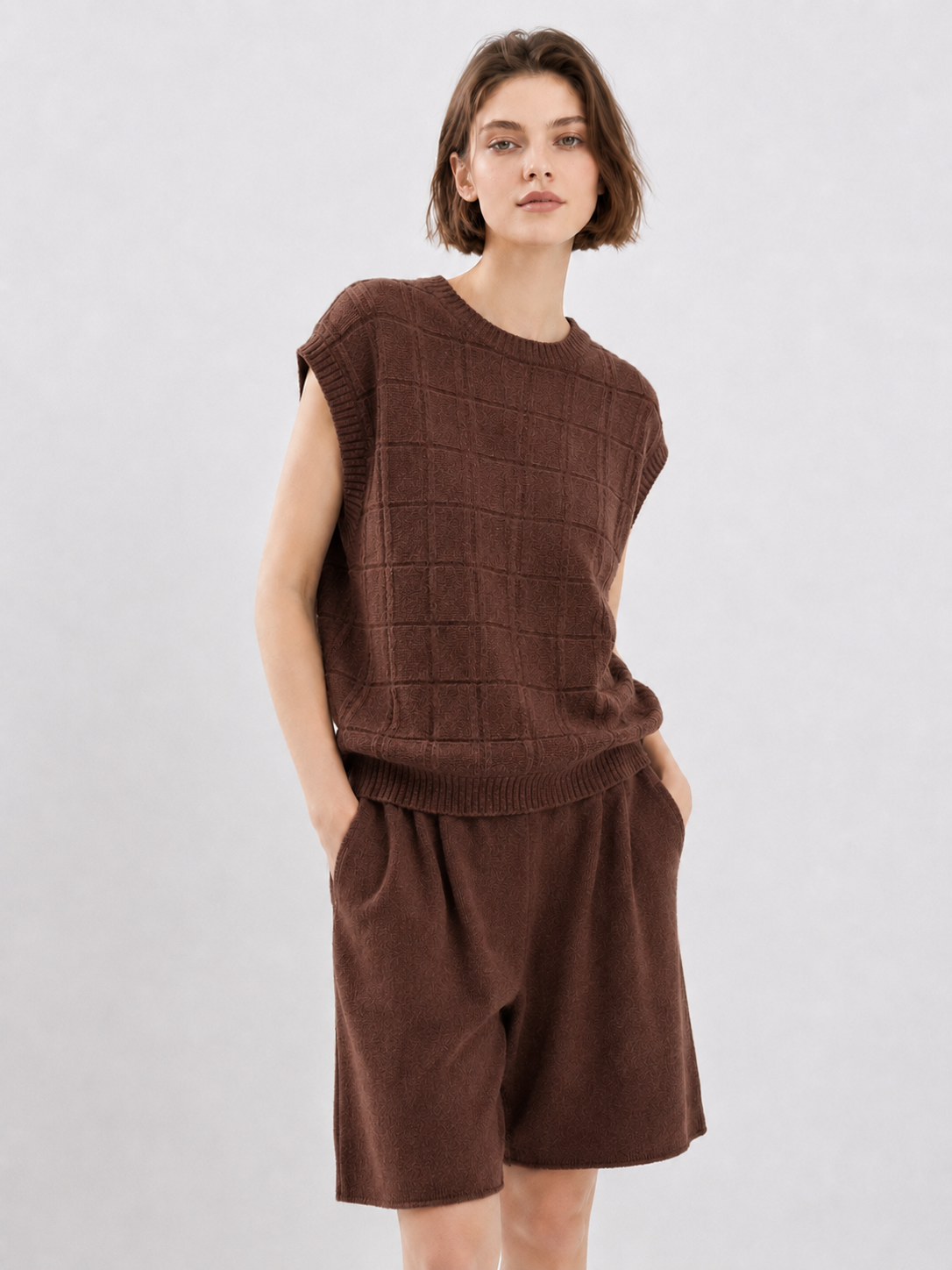 Women Plaid Knit Sweater Vest Crew Neck Sleeveless Loose Fit Pullover Top for Casual Minimalist Outfits