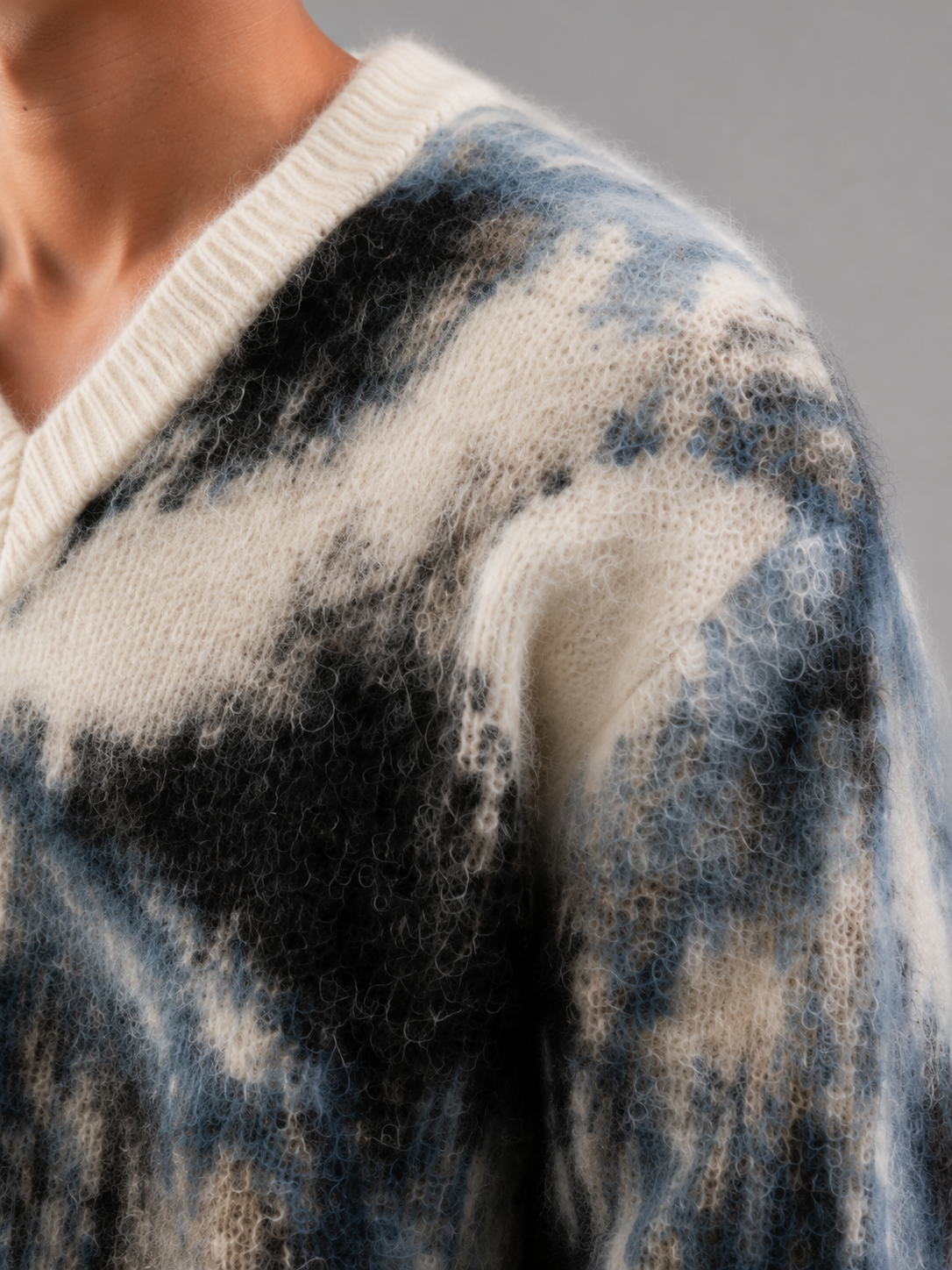Customized Winter Fluffy Knit Sweater Long Jacquard Sleeve Leopard Men's V Neck Mohair Sweater