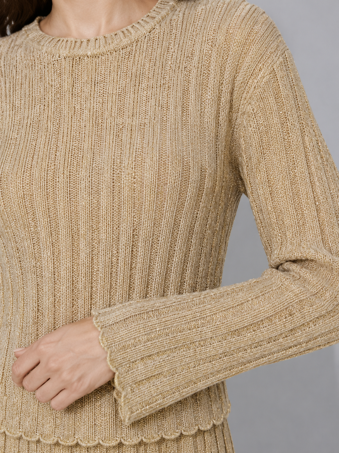 ODM and OEM manufacturers customize suit-style knitted clothing. High-quality wool and cashmere knitted suit sets for ladies.