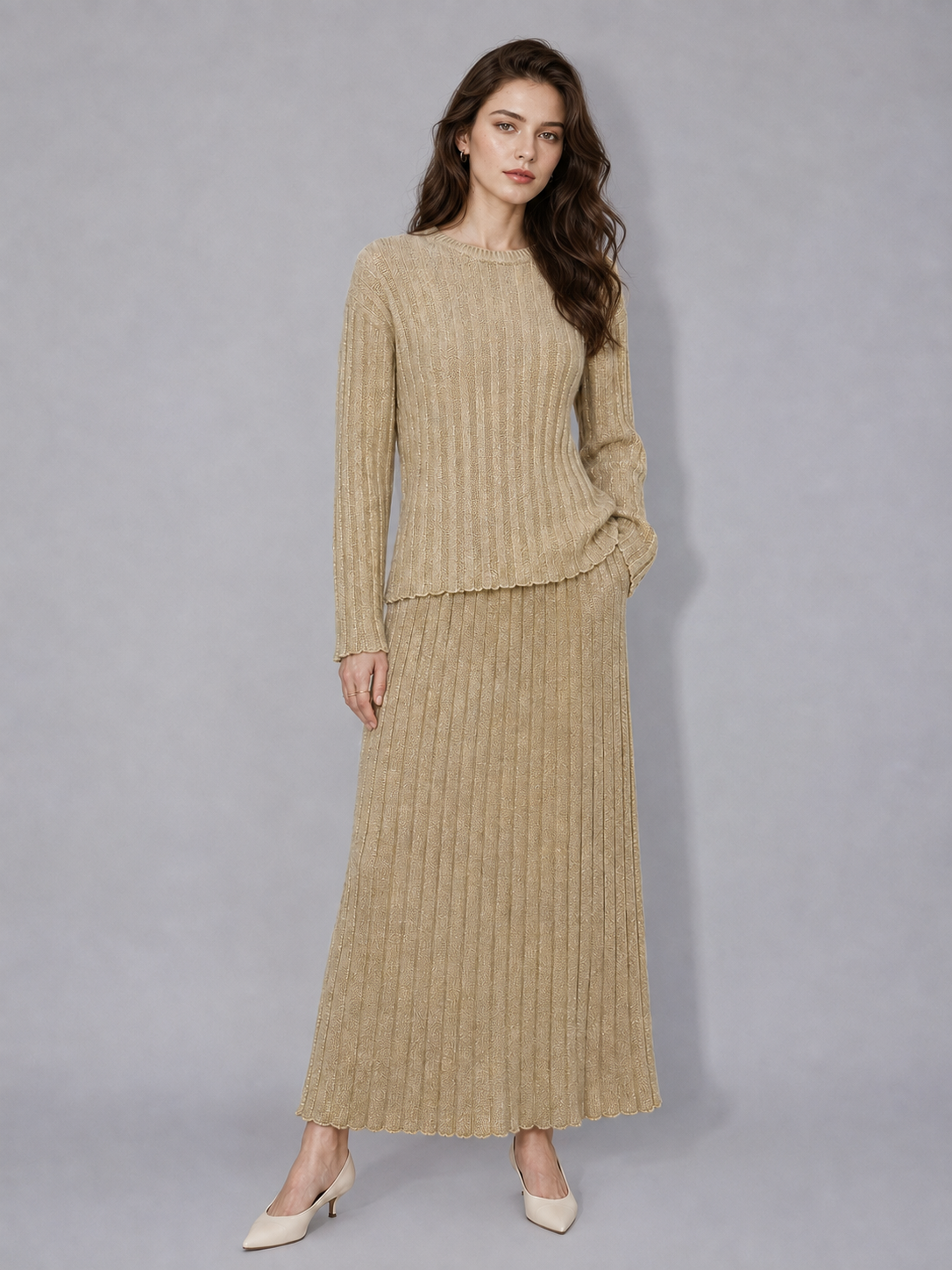 ODM and OEM manufacturers customize suit-style knitted clothing. High-quality wool and cashmere knitted suit sets for ladies.