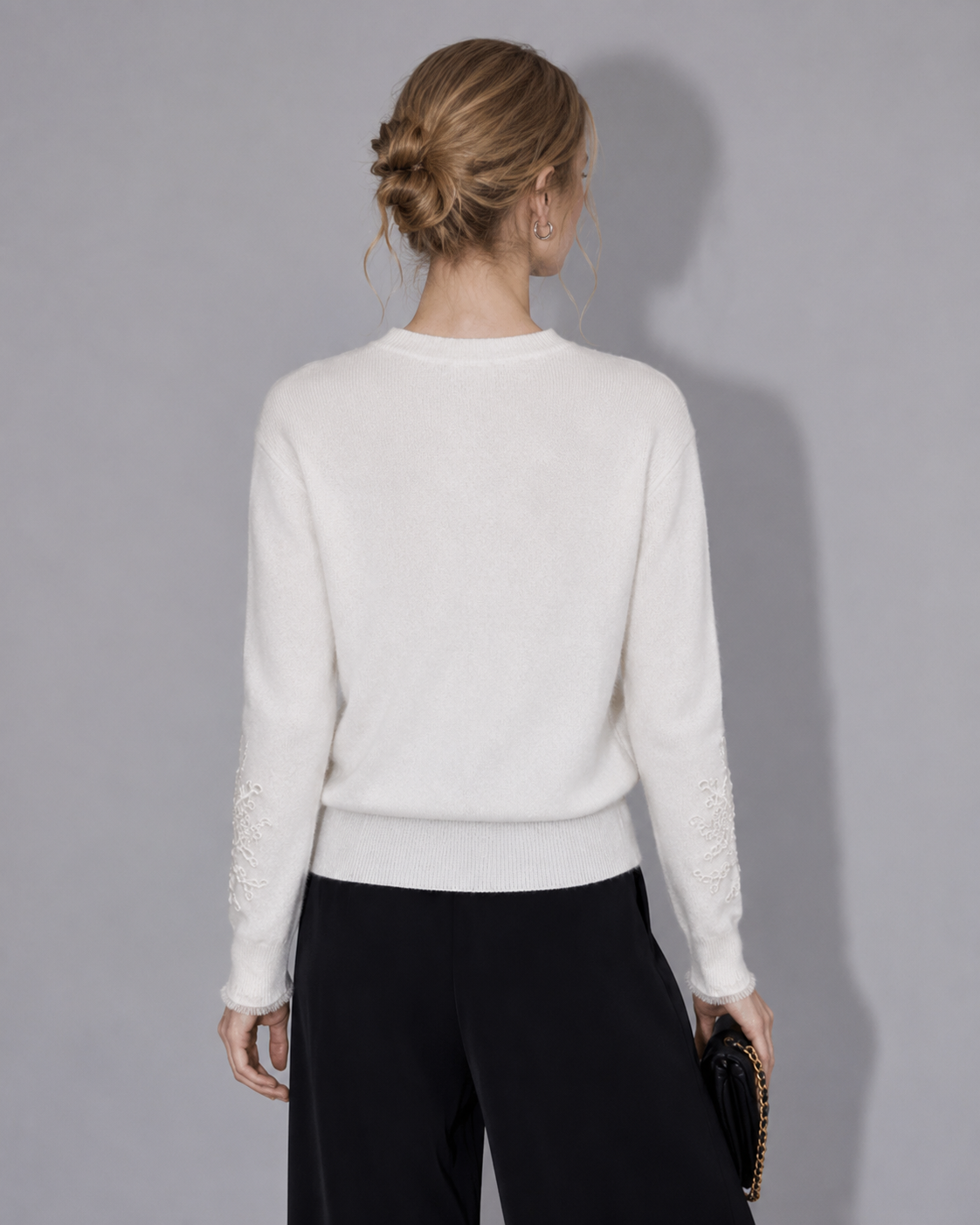 Custom OEM ODM Crewneck Cashmere Sweater Women Floral Embroidery Neckline Soft Premium Cashmere Knit Jumper
