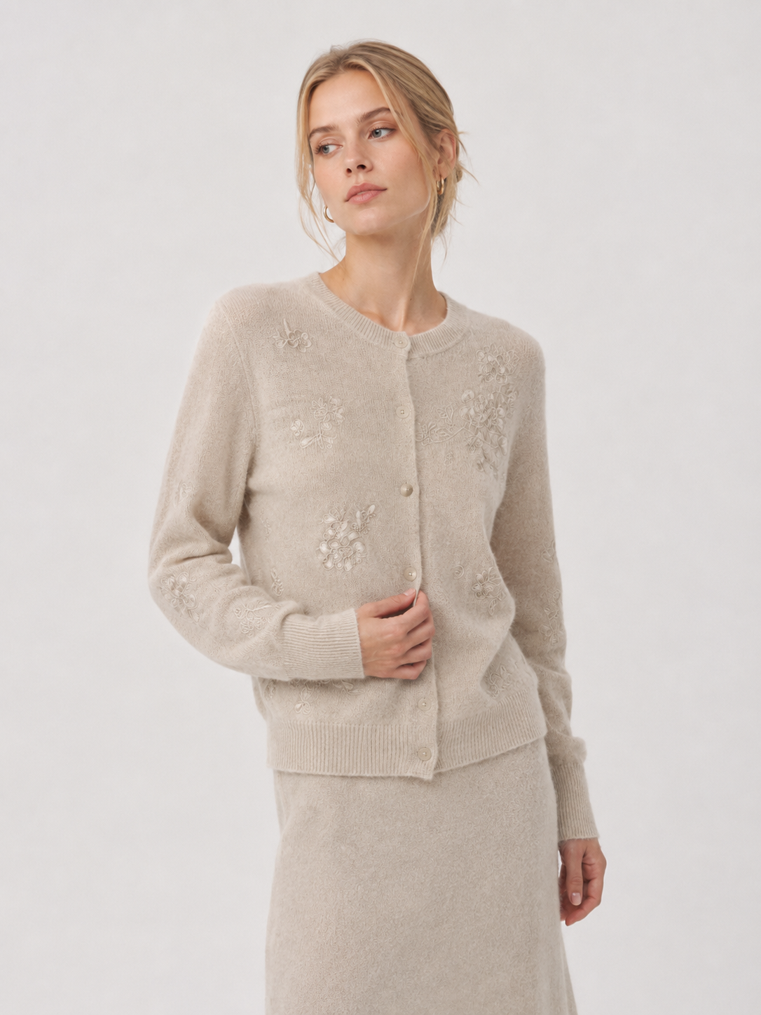 Custom Women's Cardigan Sweater Floral Embroidery Pearl Button Knit Jacket OEM Elegant Ladies Knitwear