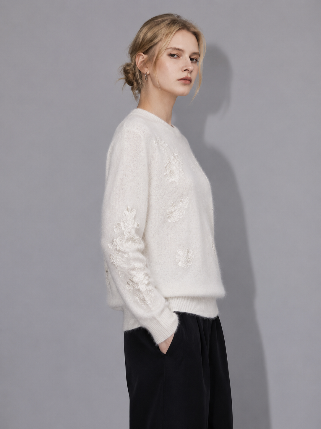 Cashmere Manufacturer Direct Women's Knit Sweater Embroidery Flower Pattern Vintage Style Cashmere Wool Pullover for Women