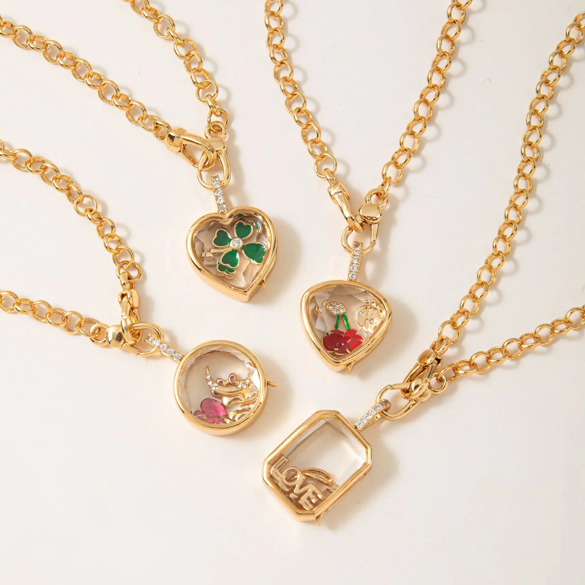 Hisera Exquisite Transparent Photo Box Pendant