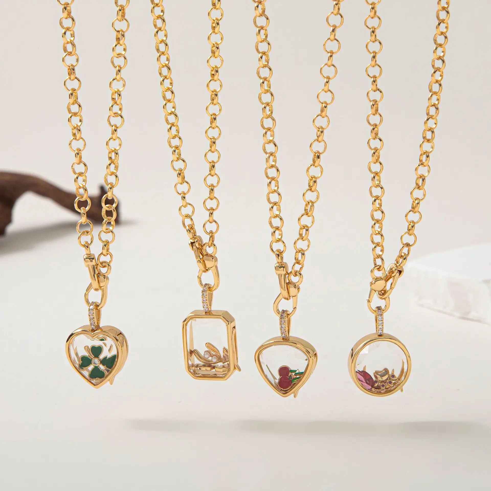 Hisera Exquisite Transparent Photo Box Pendant