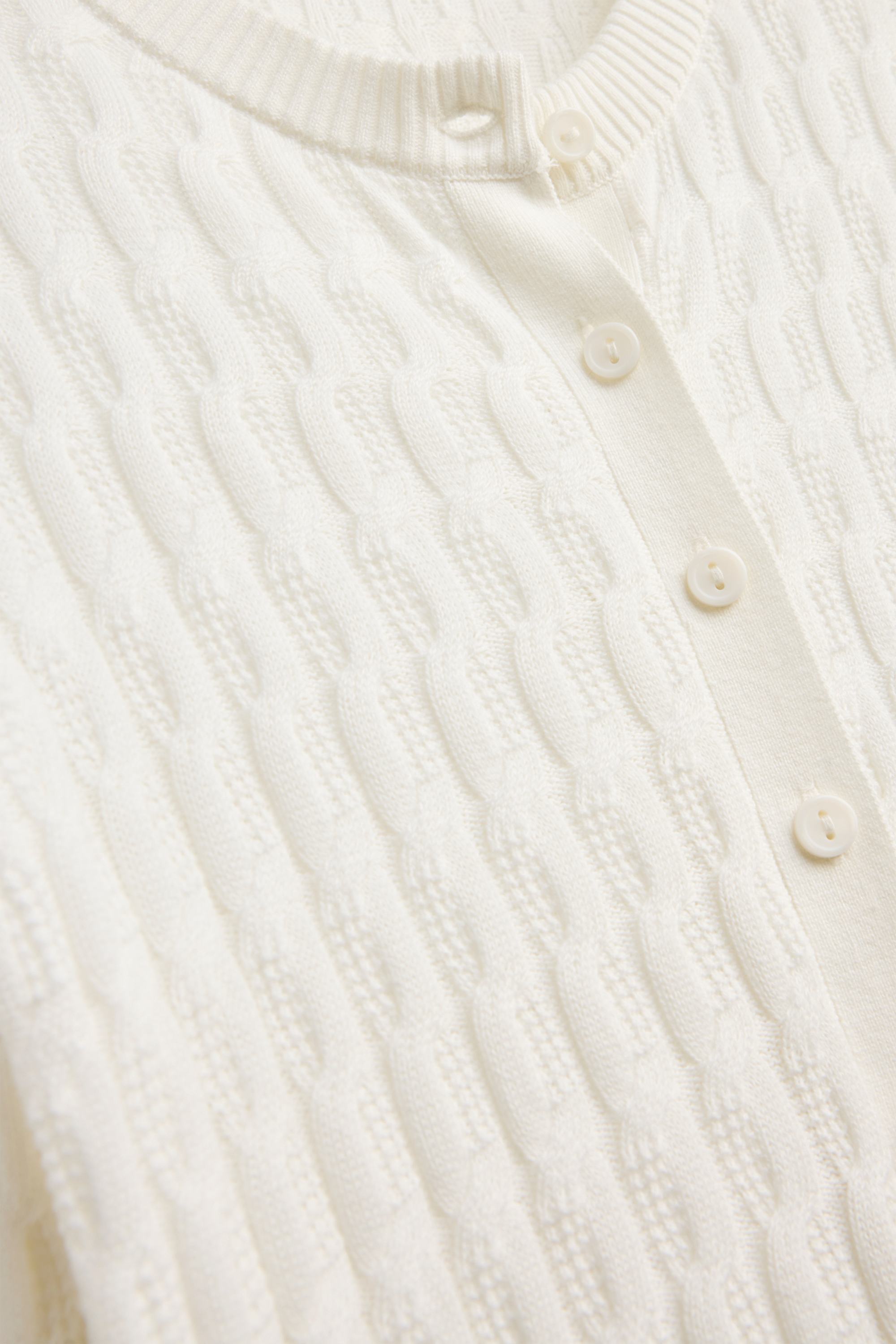 Cardigan - cable knit pattern white