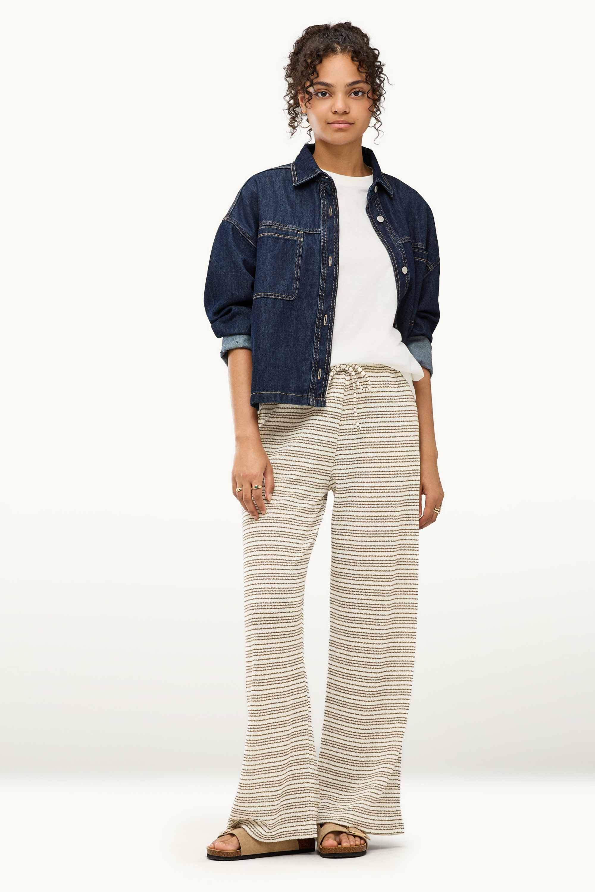 Knitted trousers - mid-rise waist - wide leg - striped light brown