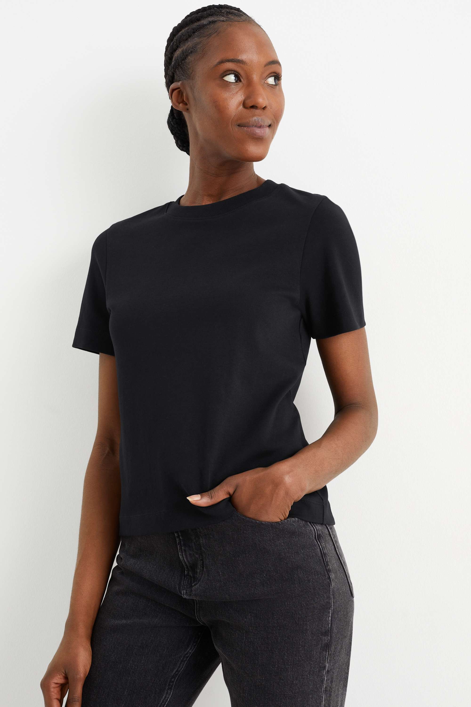 T-shirt black