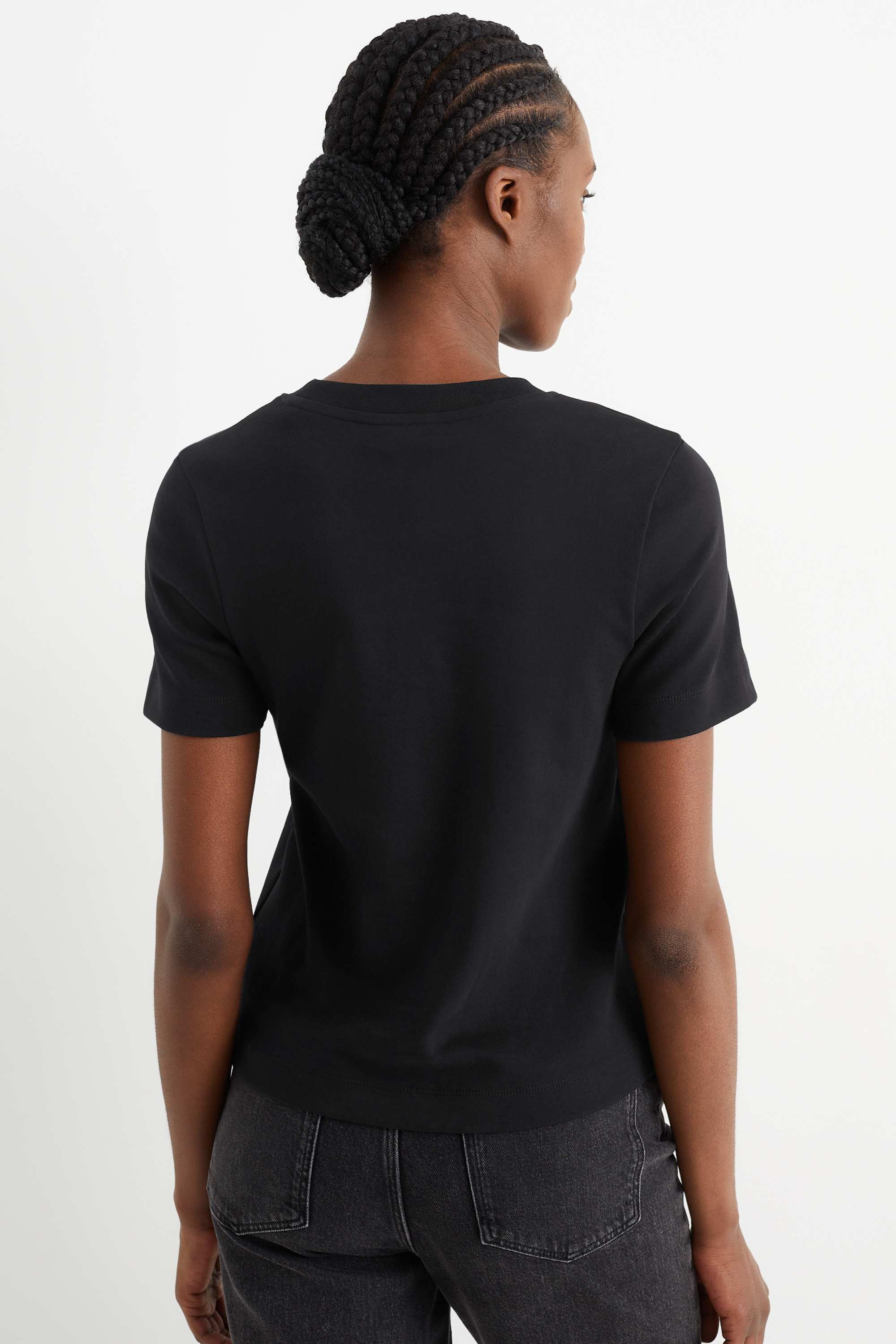 T-shirt black