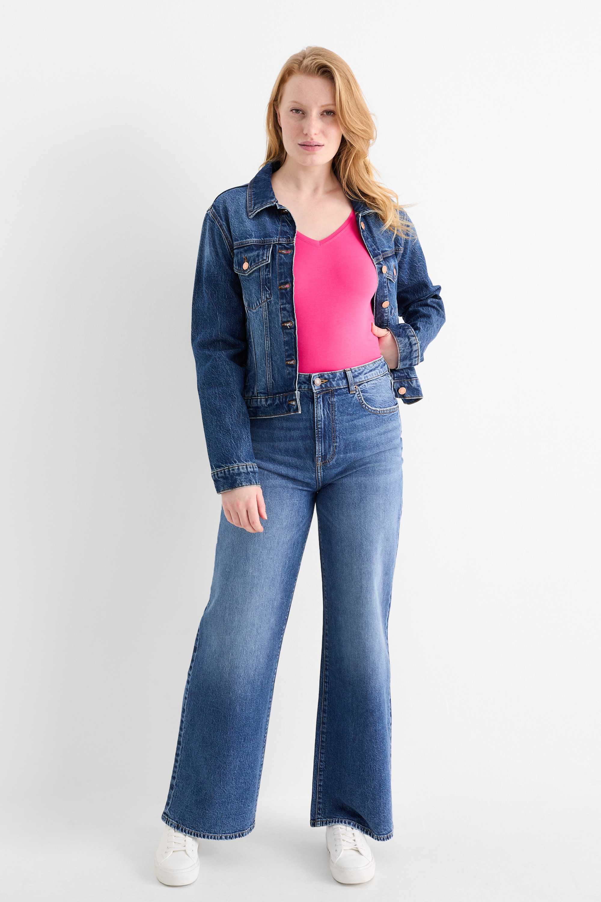 V-neck T-shirt - slim fit pink