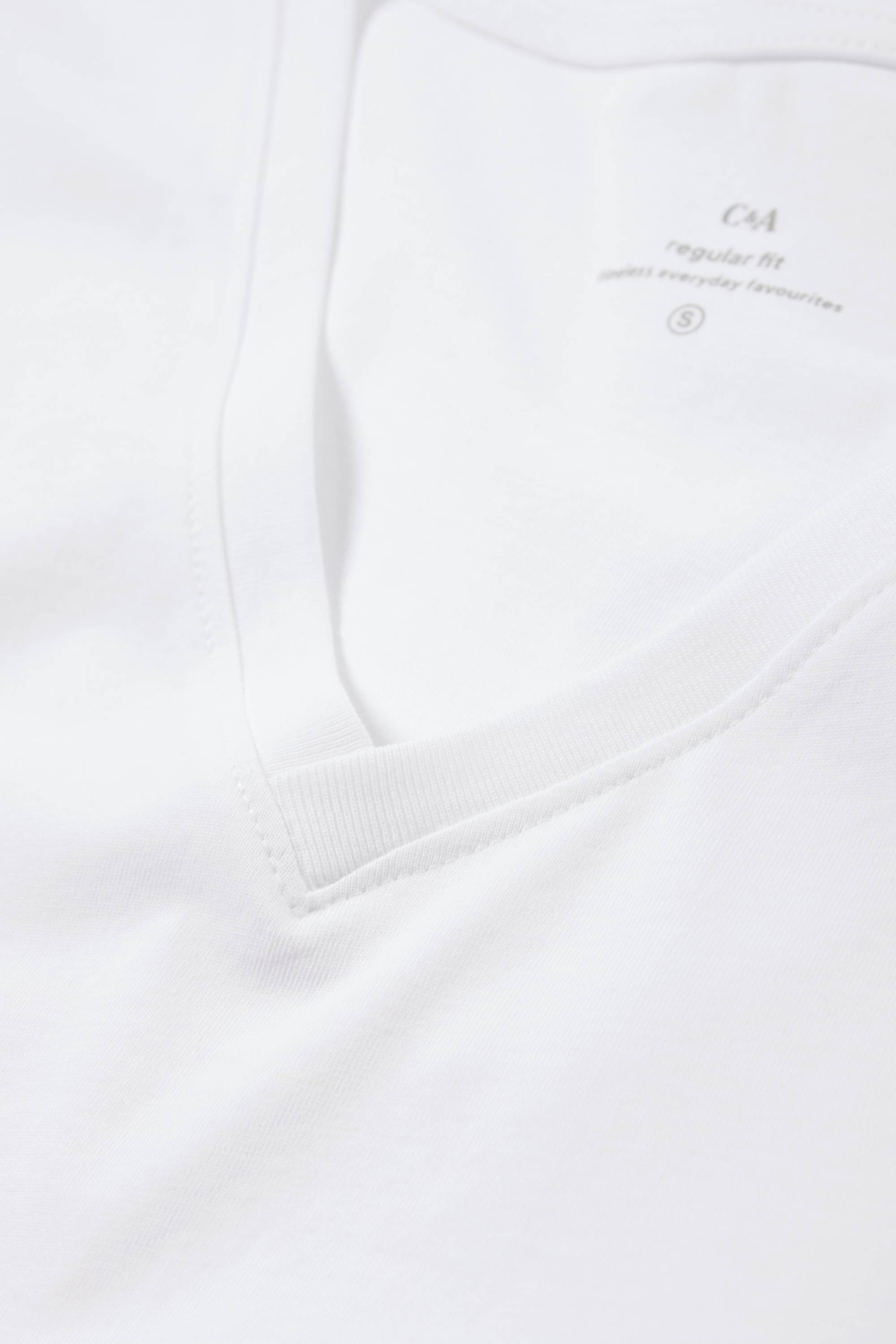 V-neck T-shirt - regular fit white