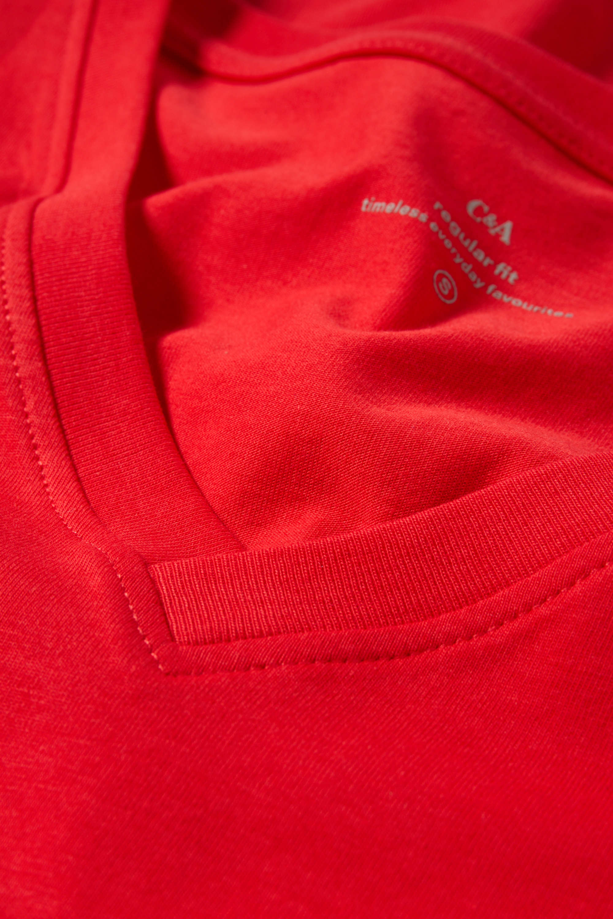 V-neck T-shirt - regular fit red
