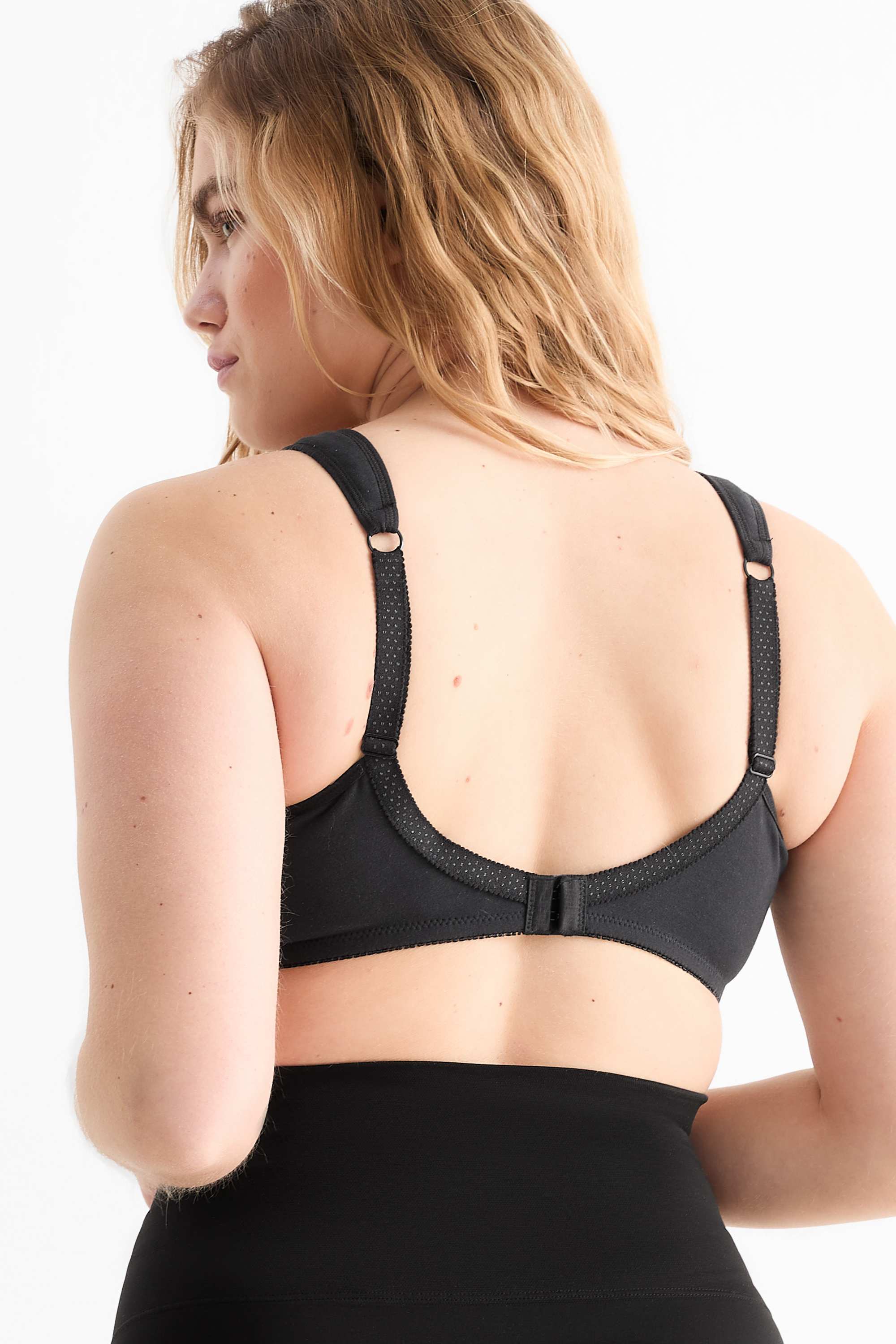 Non-wired bra black