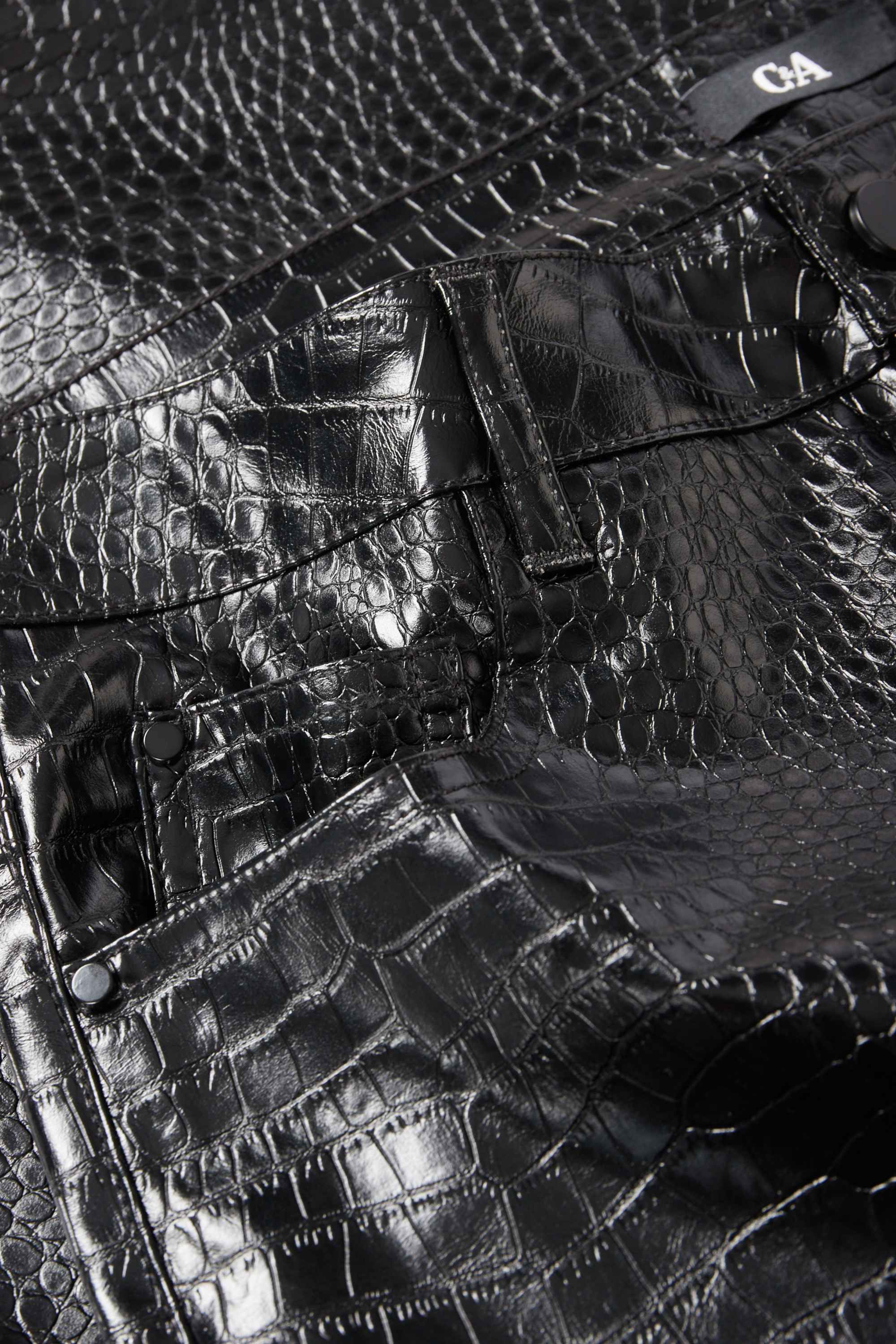 Trousers - mid-rise waist - slim fit - faux leather black
