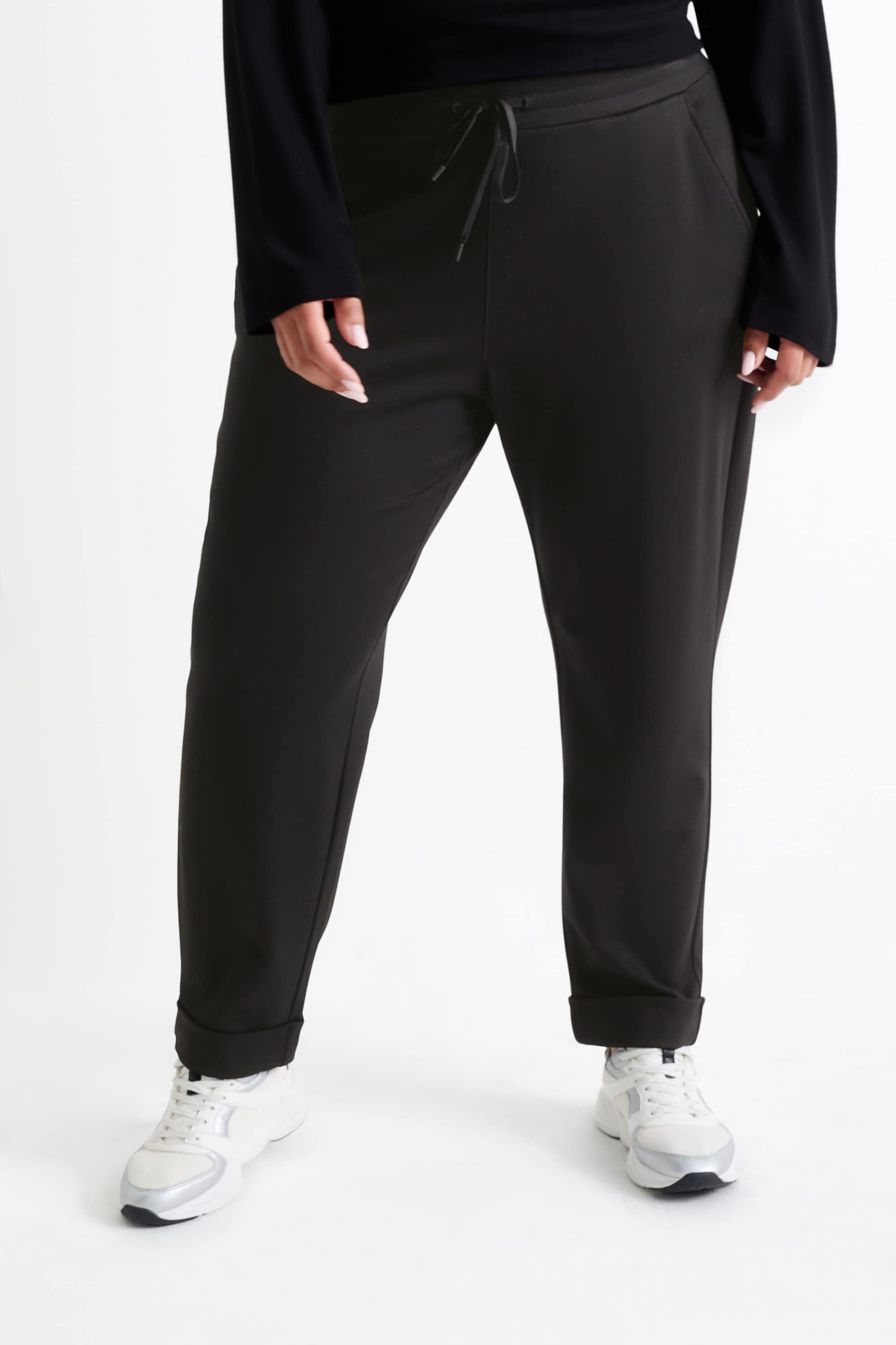 Cloth trousers - mid-rise waist - tapered fit black