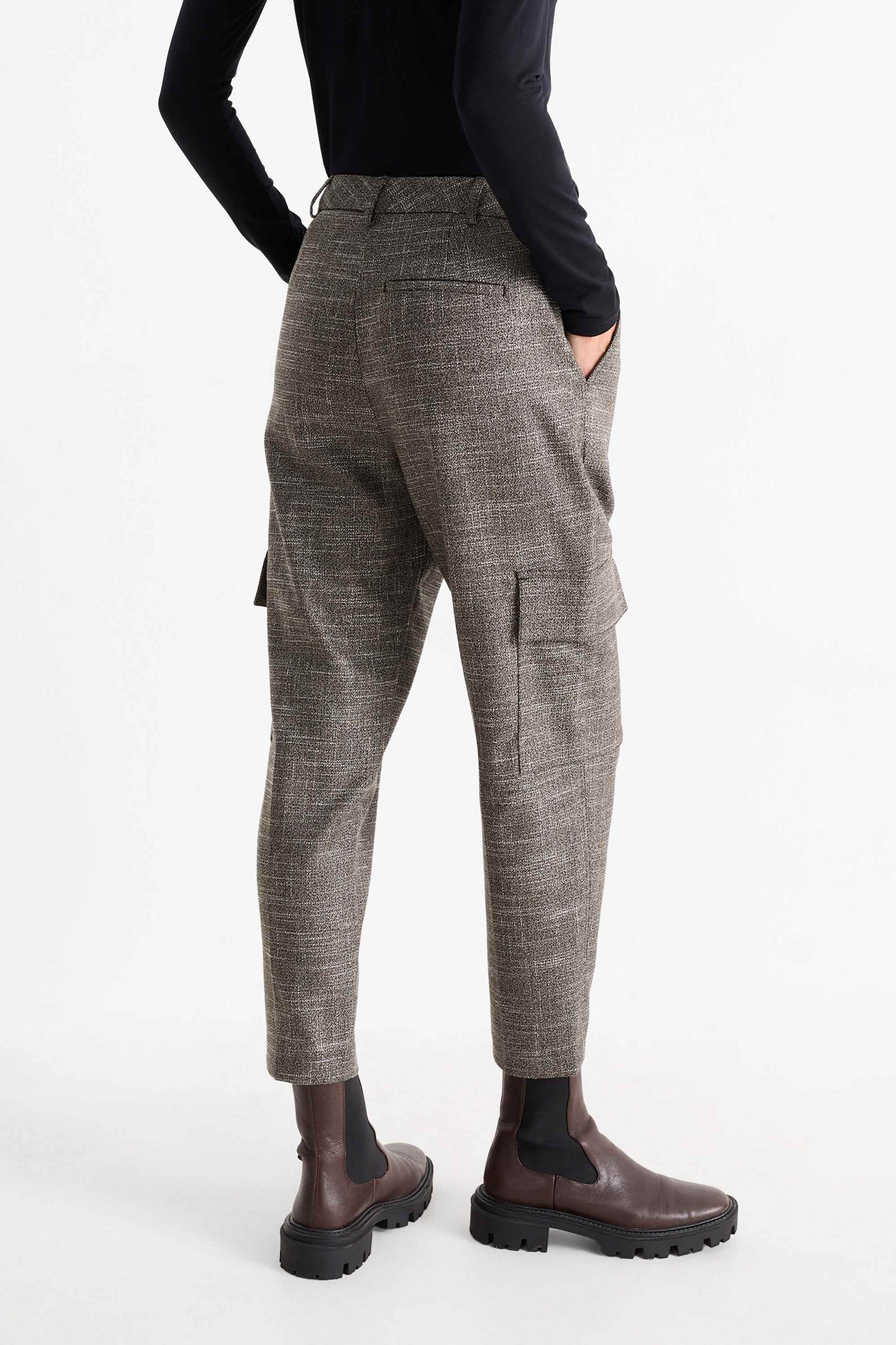 Cargo trousers - mid-rise waist - tapered fit gray-brown