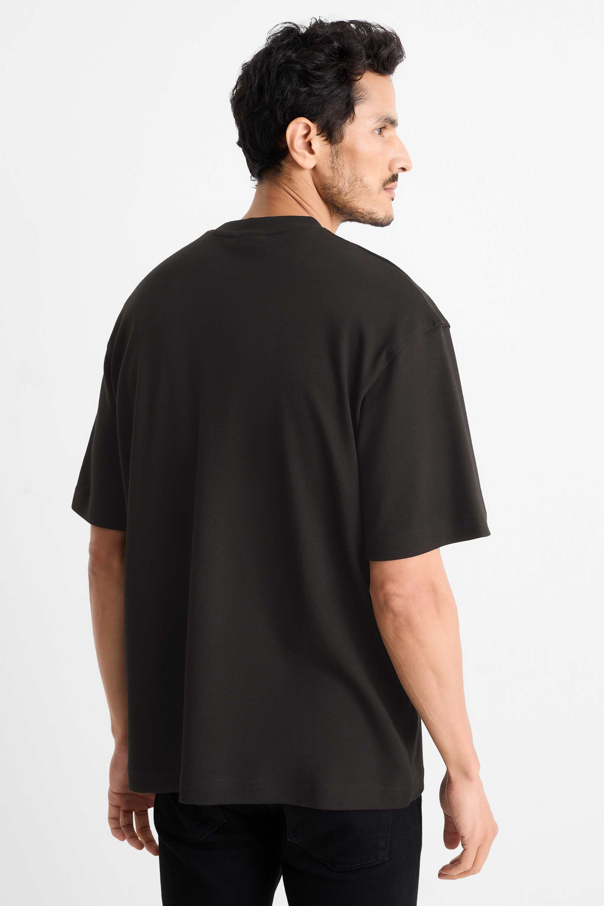 T-shirt - relaxed fit black (8)