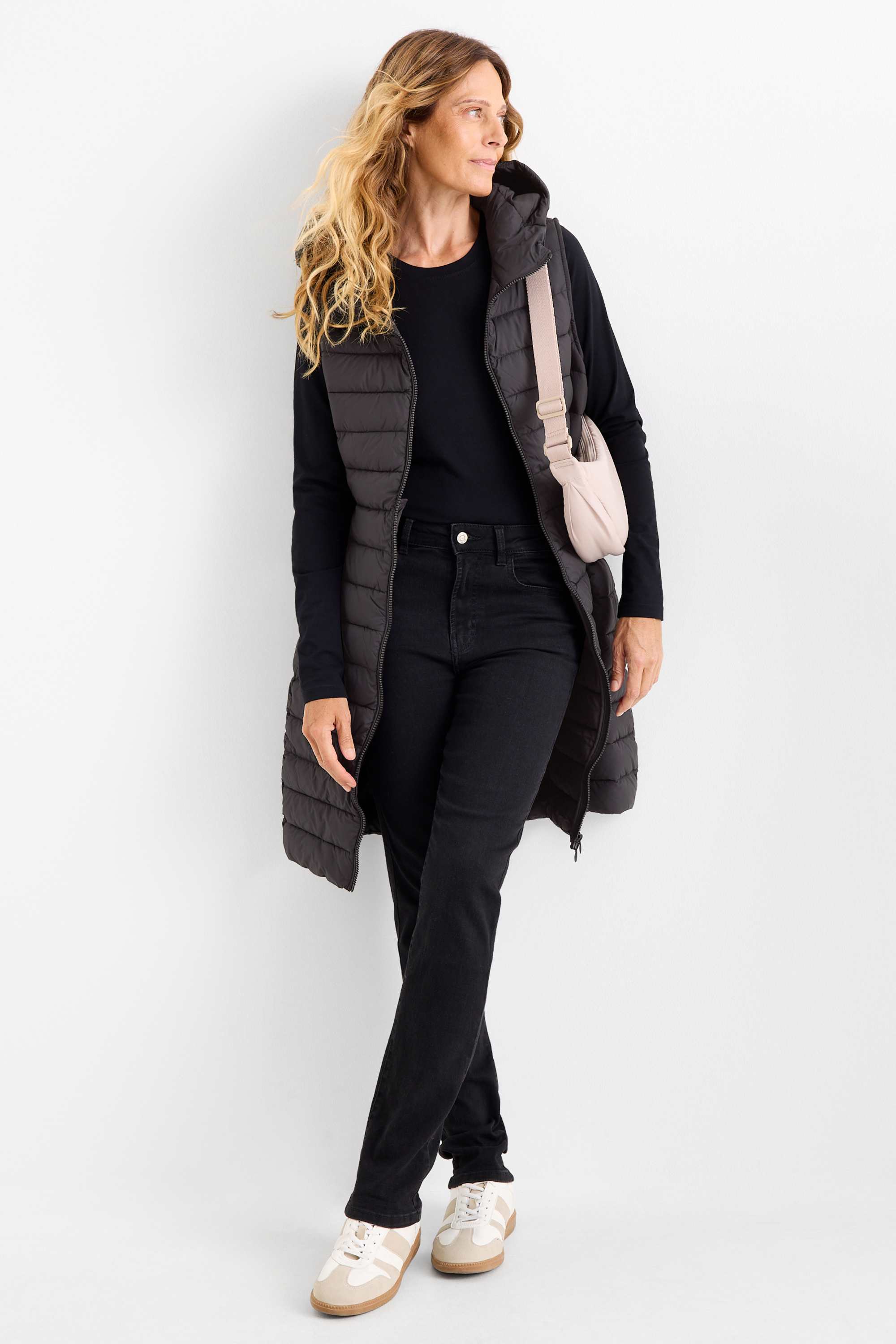 Quilted gilet with hood black