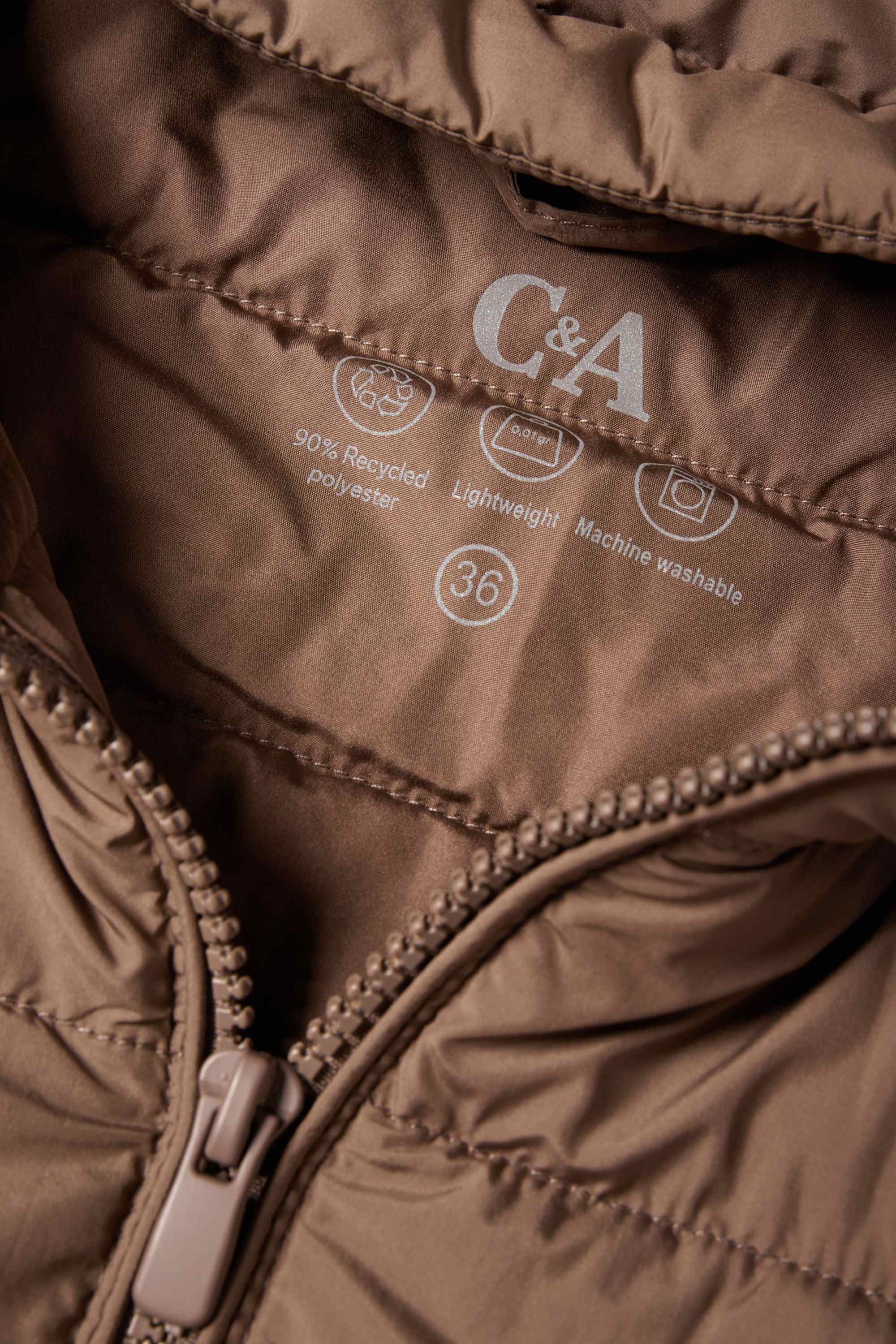 Quilted gilet with hood brown