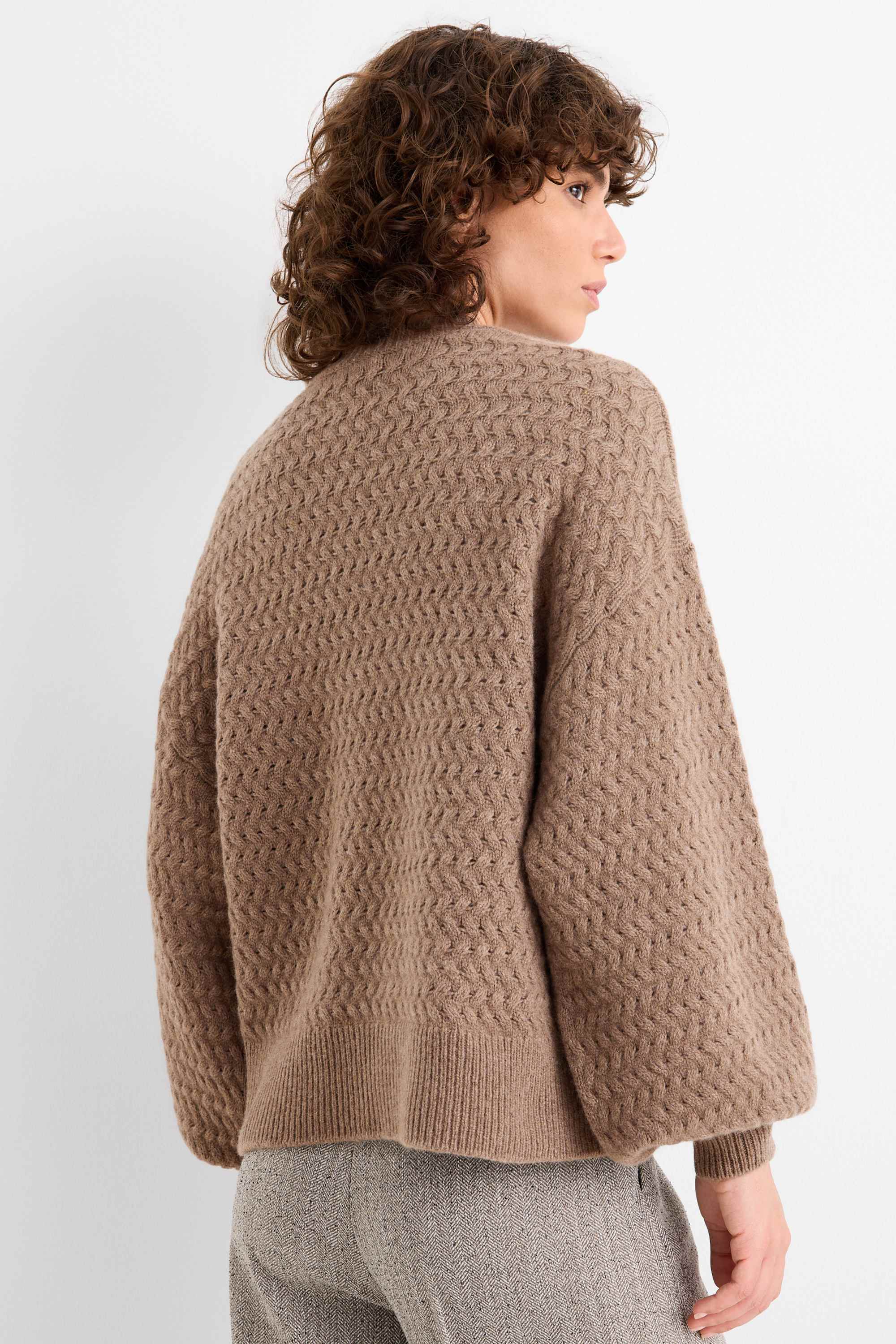 Cashmere jumper - cable knit pattern brown