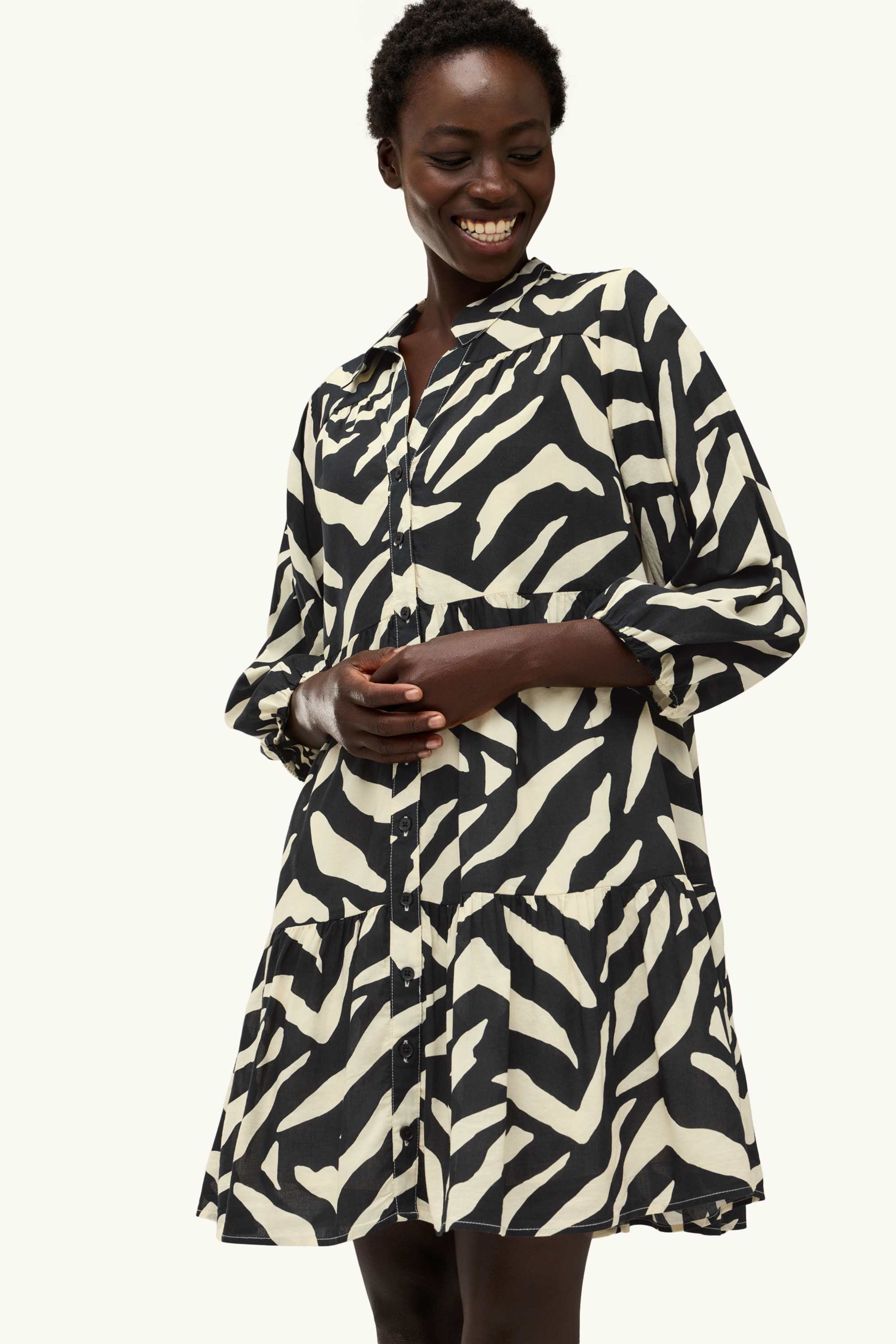 A-line dress - patterned white / black