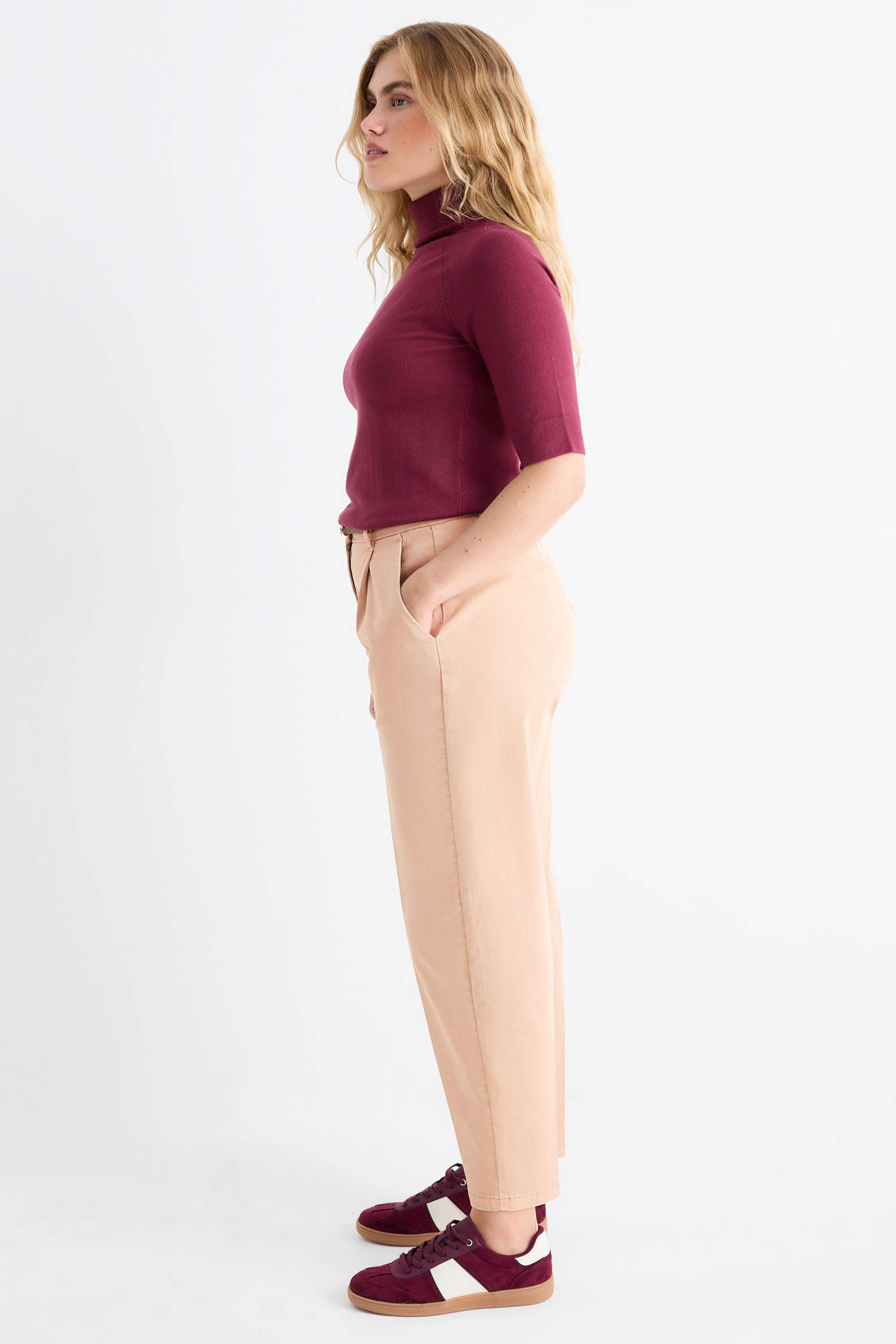 Cloth trousers with belt - high waist - barrel leg beige