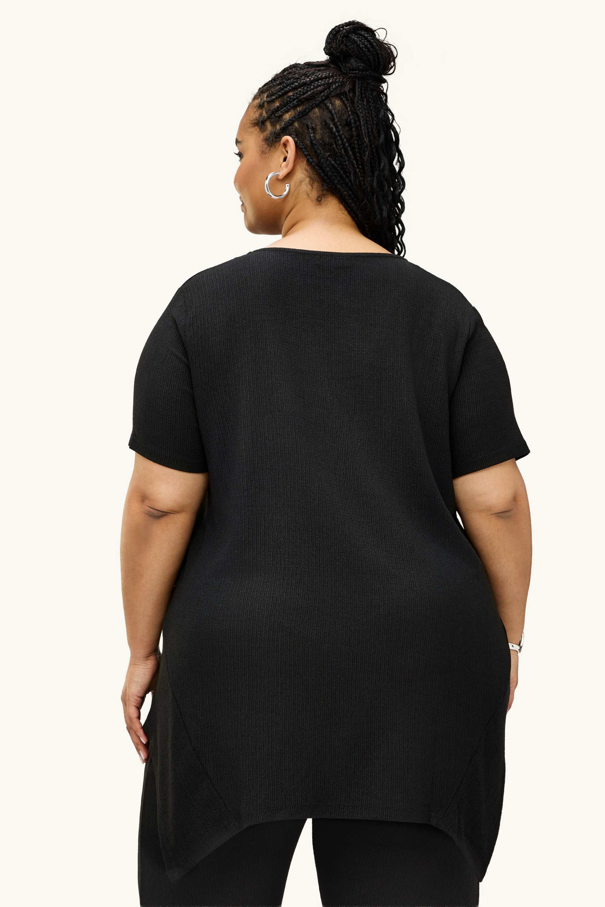 T-shirt - textured black (4)