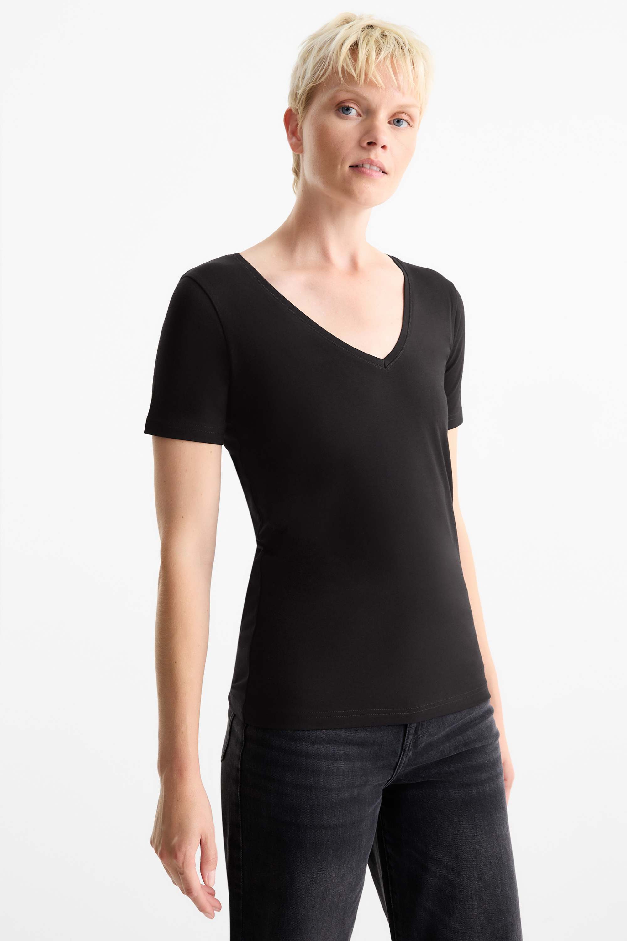 V-neck T-shirt - slim fit black