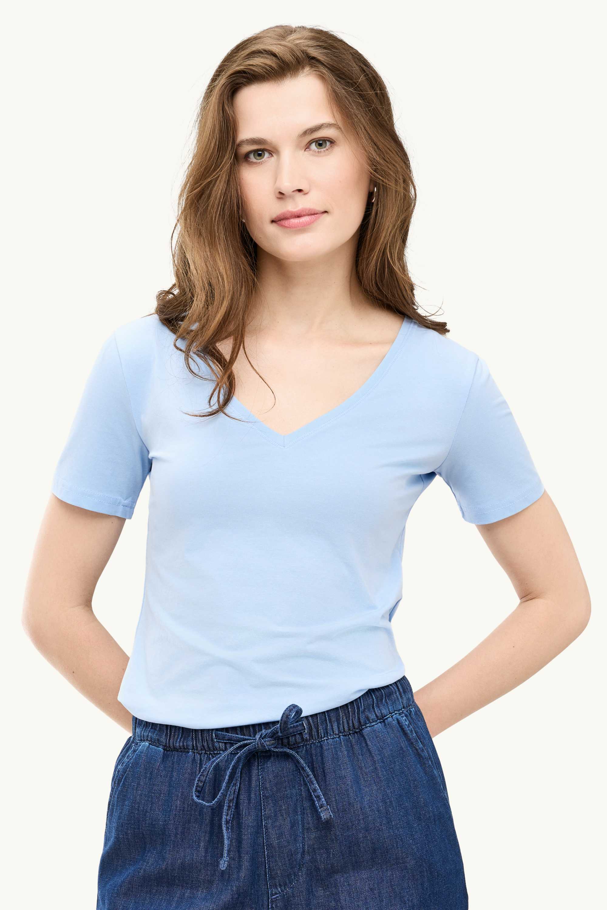 V-neck T-shirt - slim fit light blue